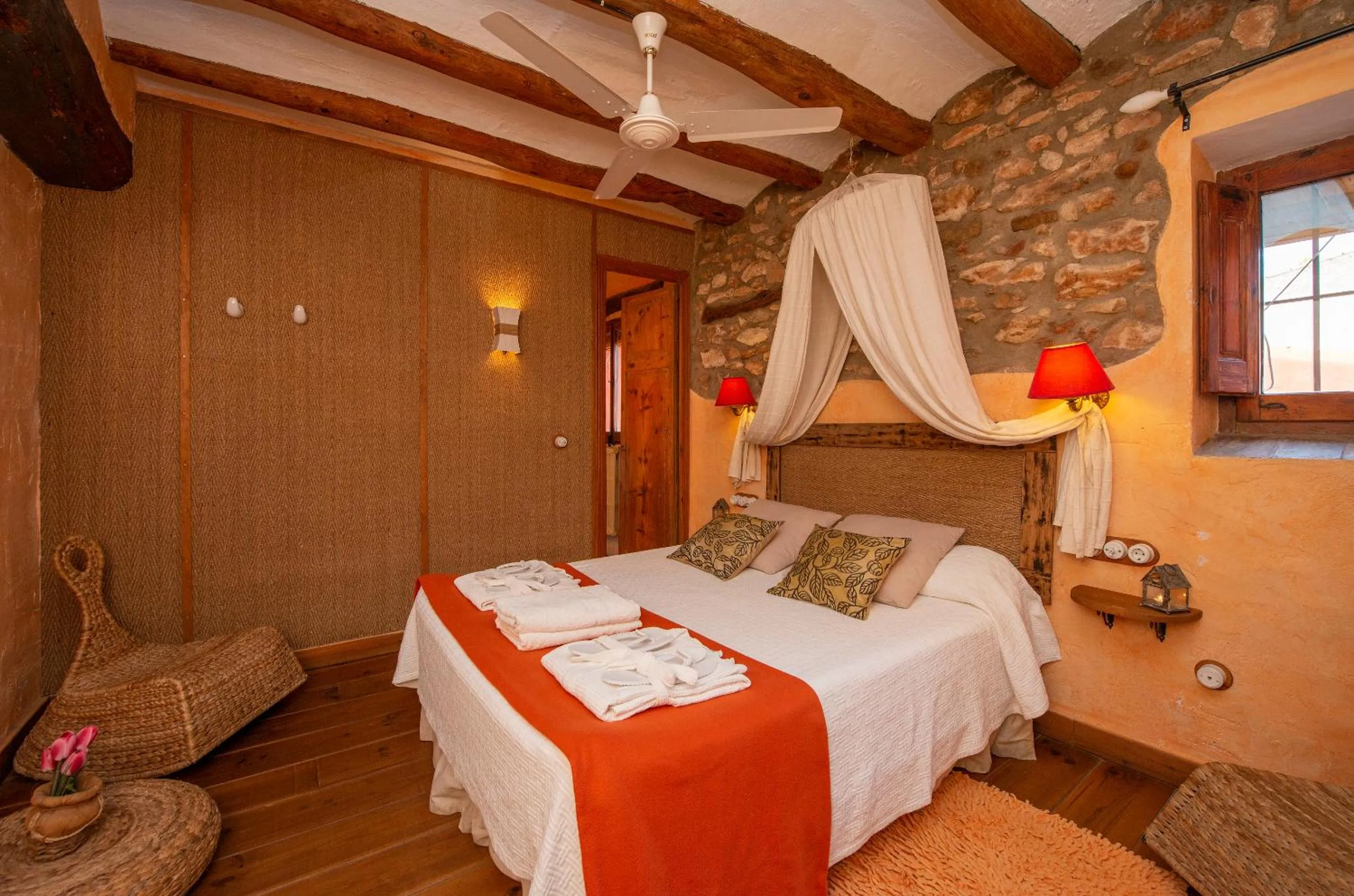 Bed in Les Vinyes Alojamiento Rural Boutique & SPA