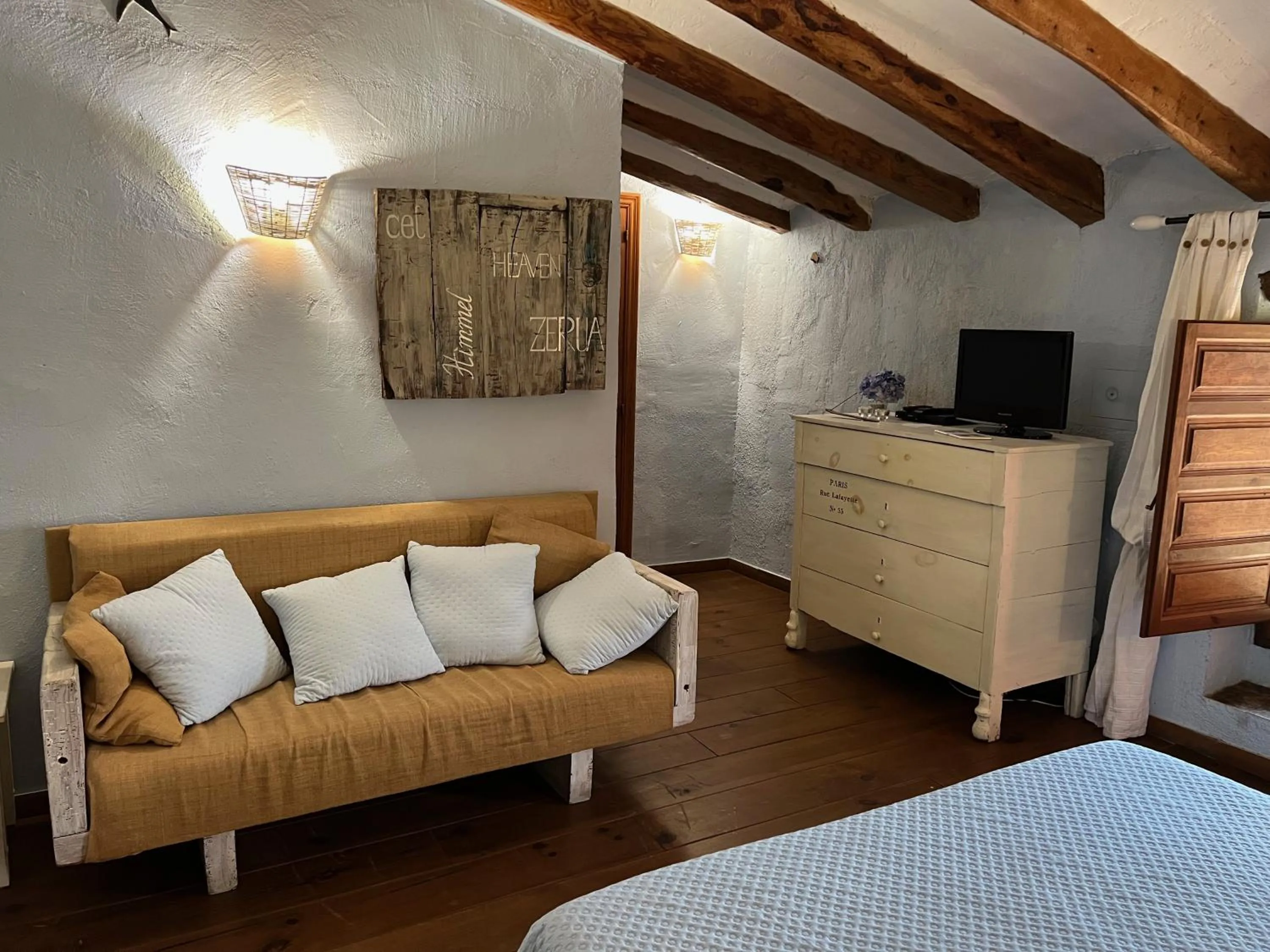 Bed in Les Vinyes Alojamiento Rural Boutique & SPA