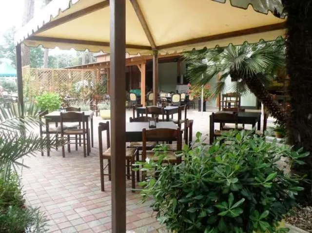 Restaurant/places to eat in Campeggio Italia