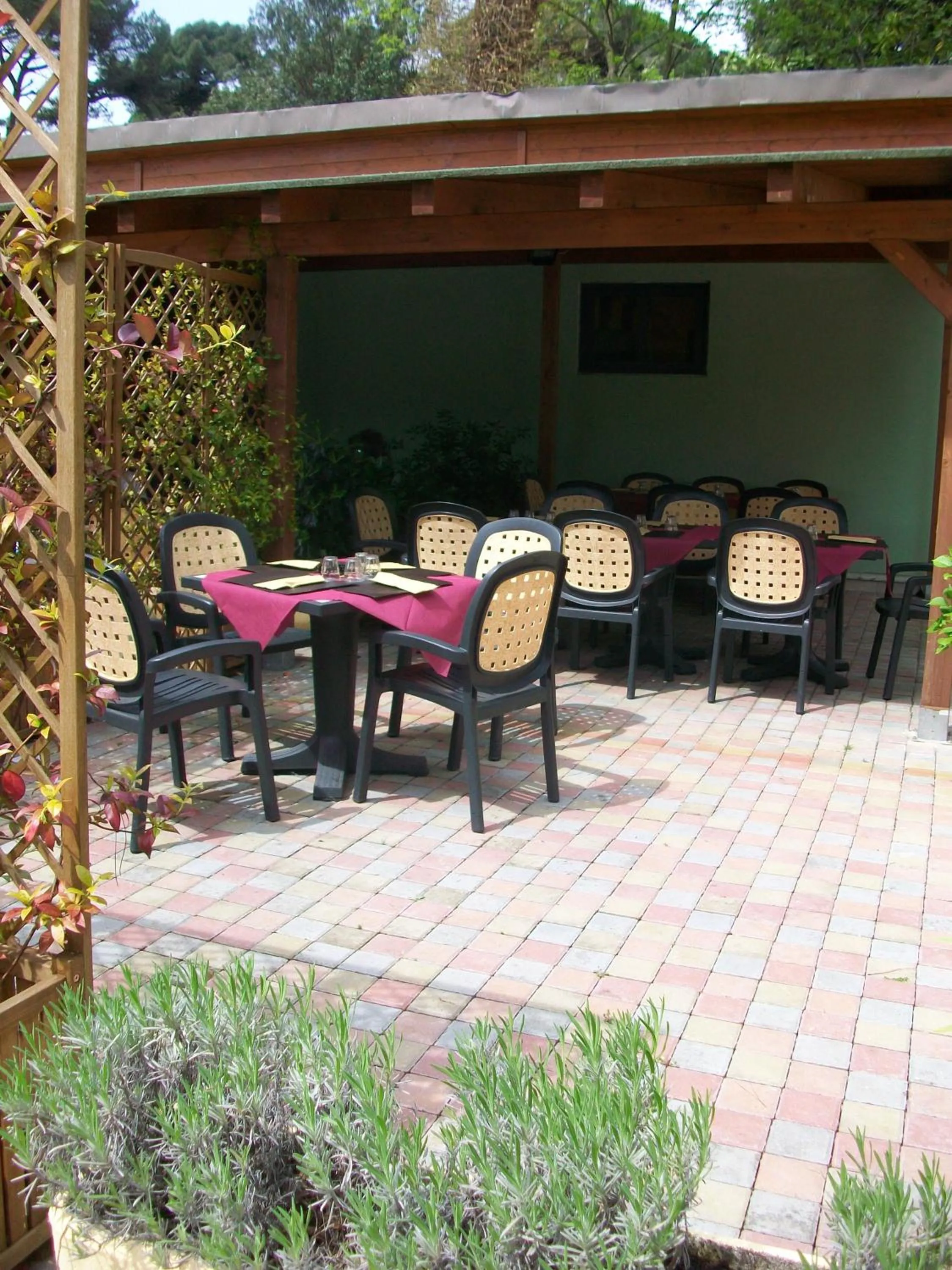 Restaurant/places to eat in Campeggio Italia