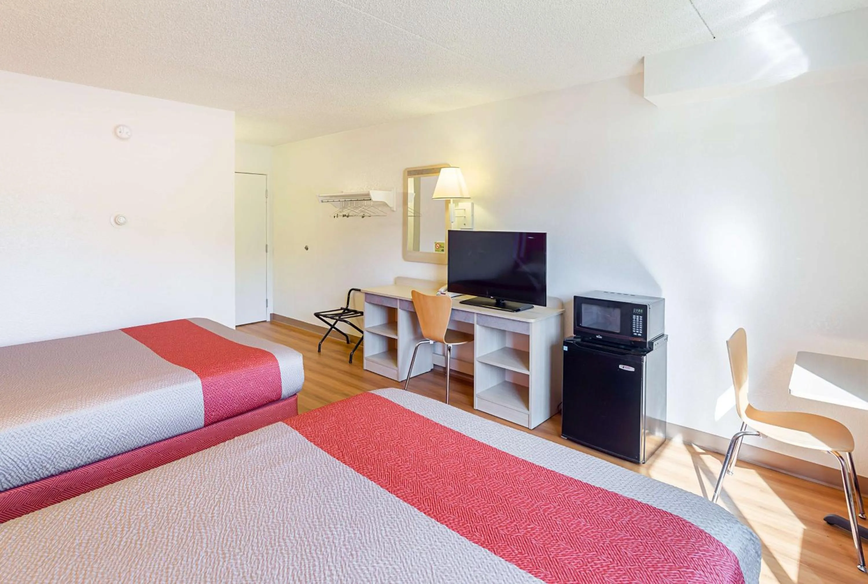 Photo of the whole room, Bed in Motel 6-Spokane, WA - East