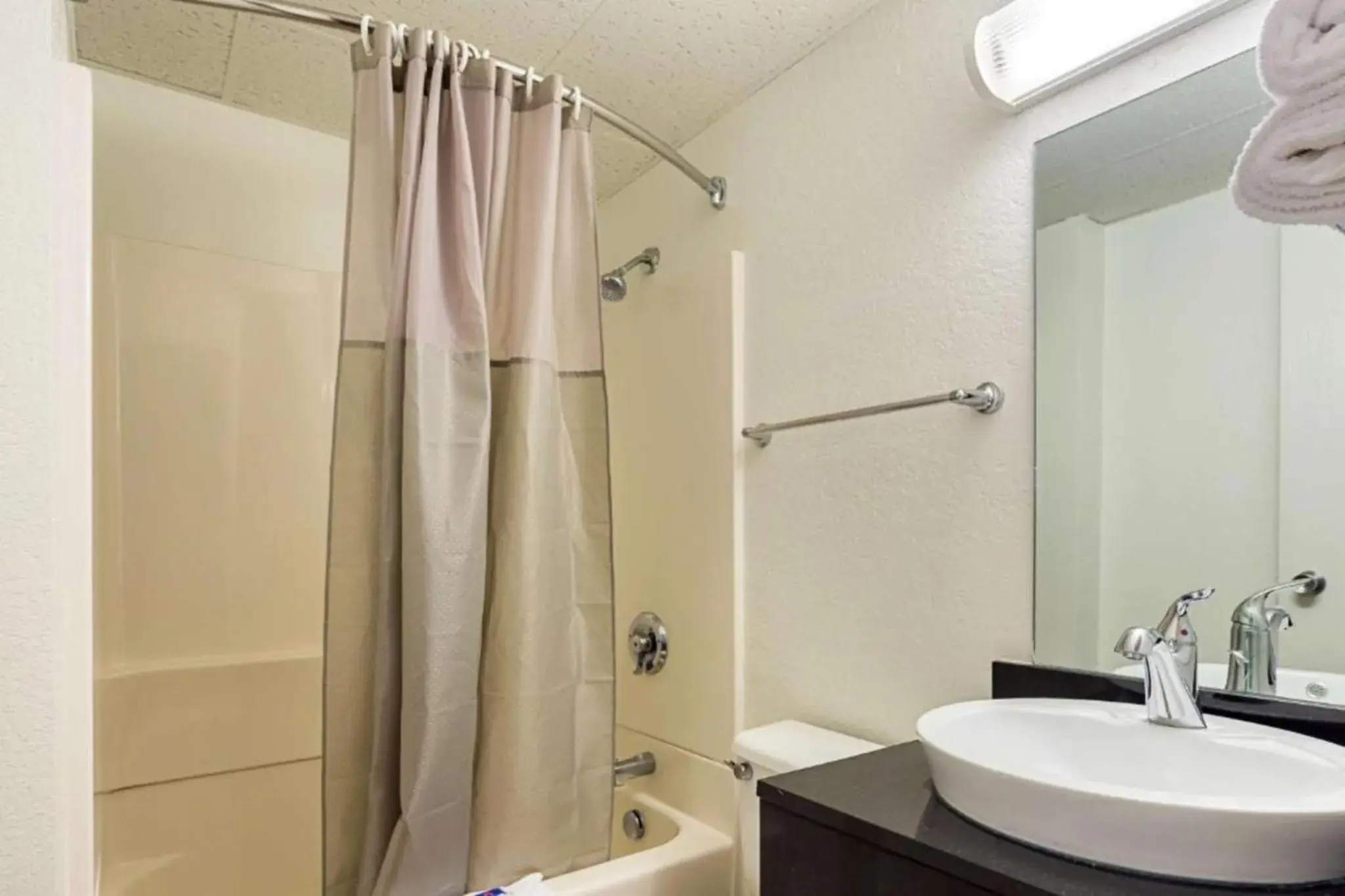 Double Room - Disability Access in Motel 6-Spokane, WA - East Double Room - Disability Access in Motel 6-Spokane, WA - East