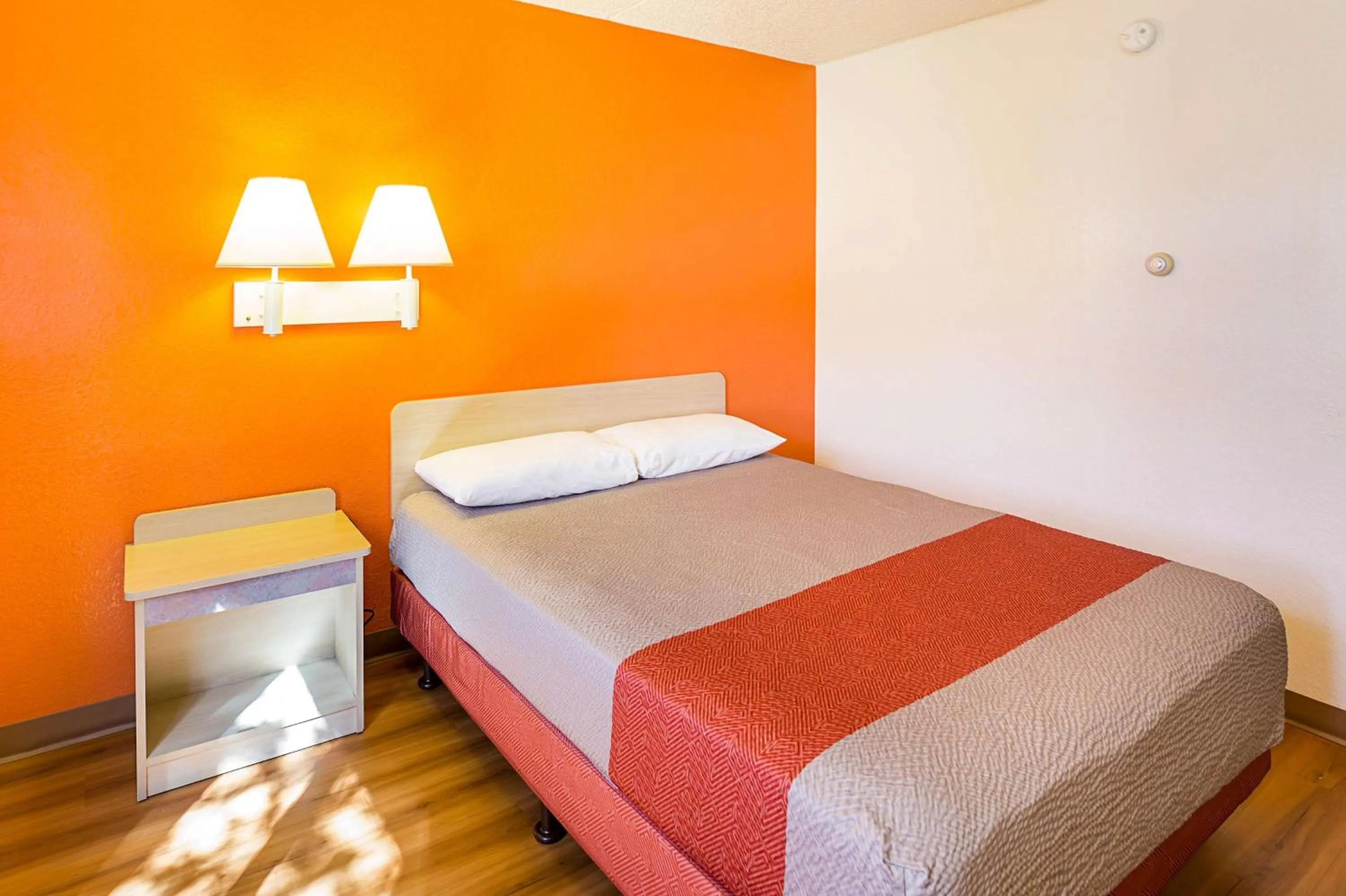 Photo of the whole room, Bed in Motel 6-Spokane, WA - East