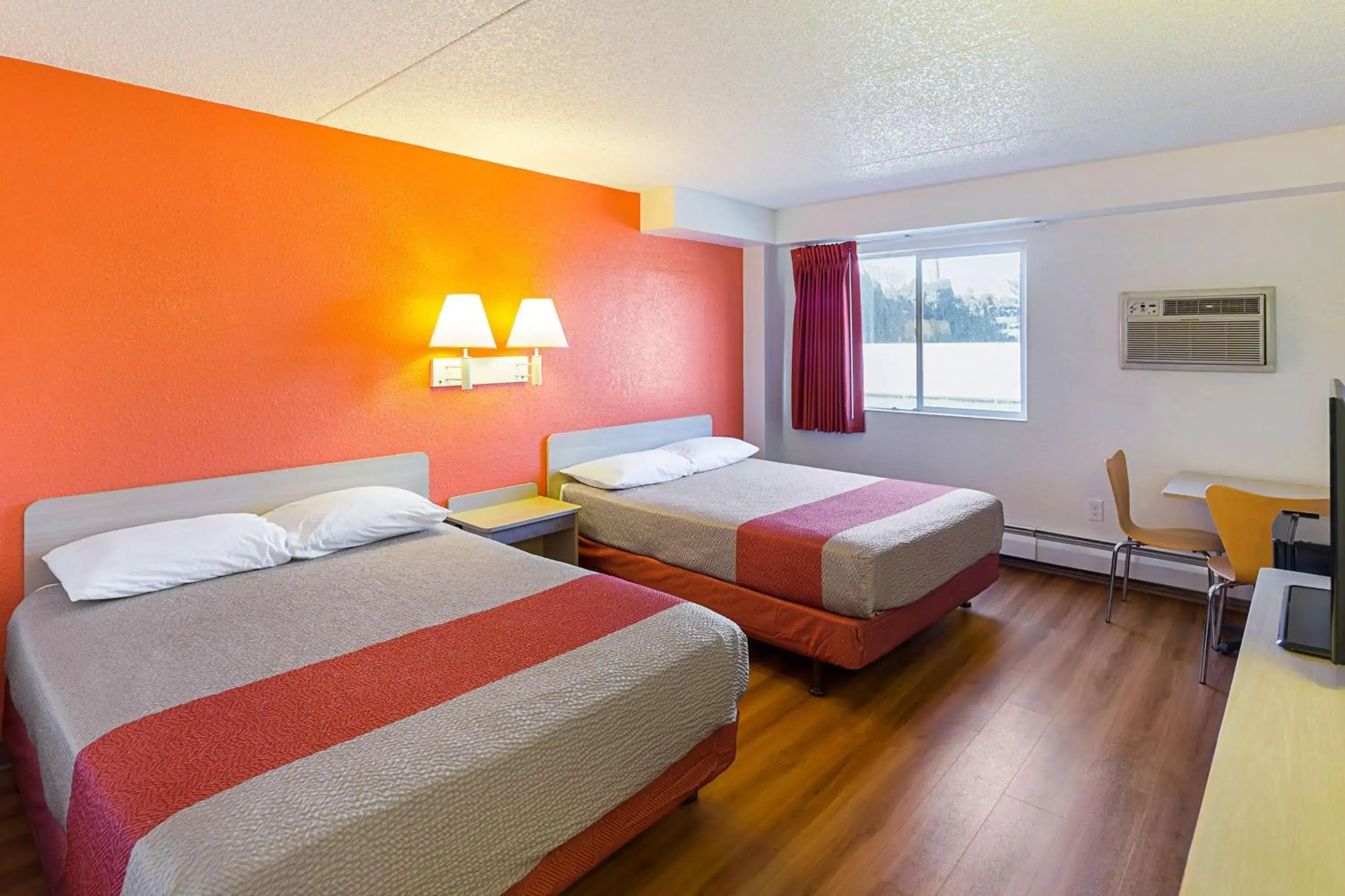 Deluxe Quadruple Room - single occupancy in Motel 6-Spokane, WA - East Deluxe Quadruple Room - single occupancy in Motel 6-Spokane, WA - East