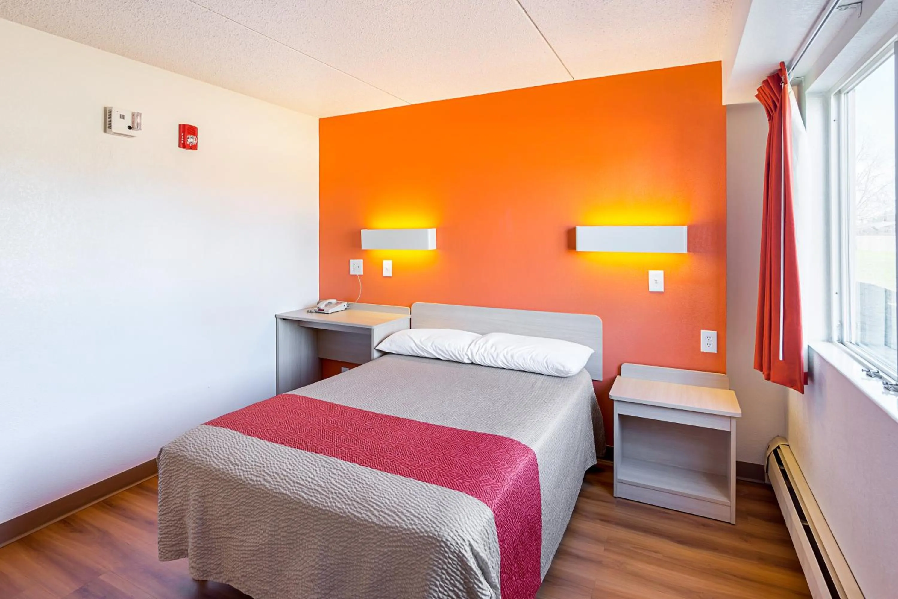 Bedroom, Bed in Motel 6-Spokane, WA - East