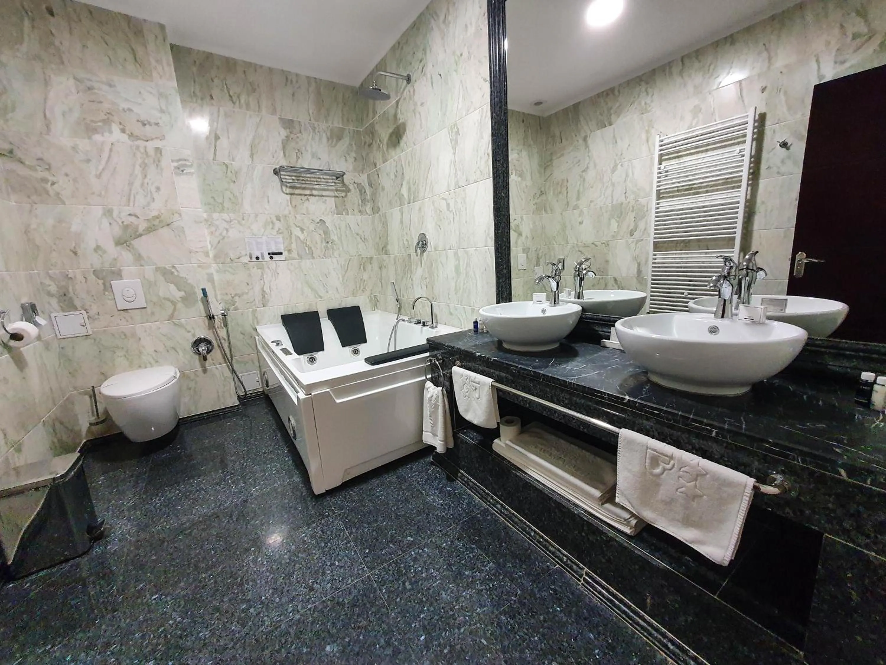 Bavaria Blu Hotel and Conference Centre