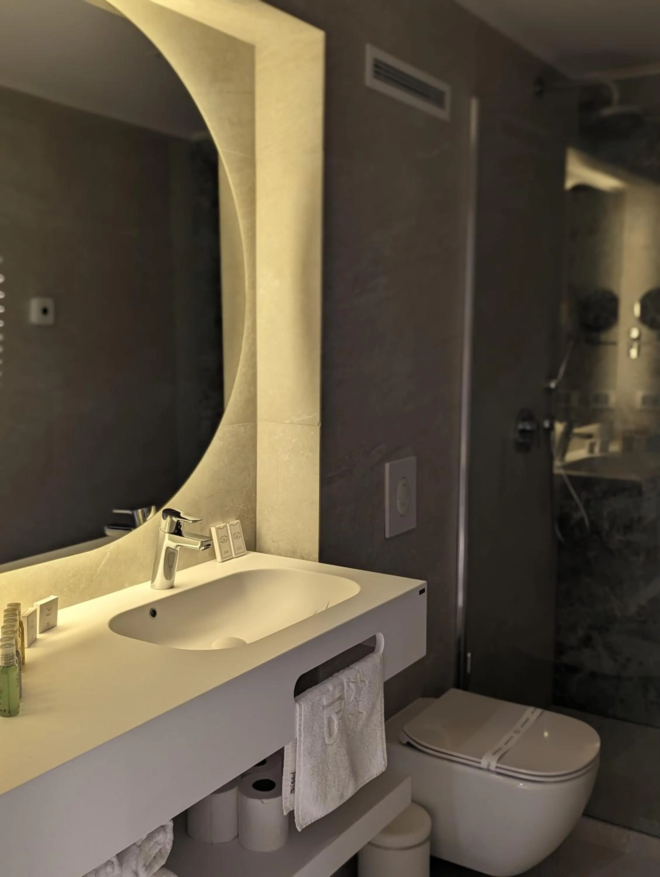 Bavaria Blu Hotel and Conference Centre