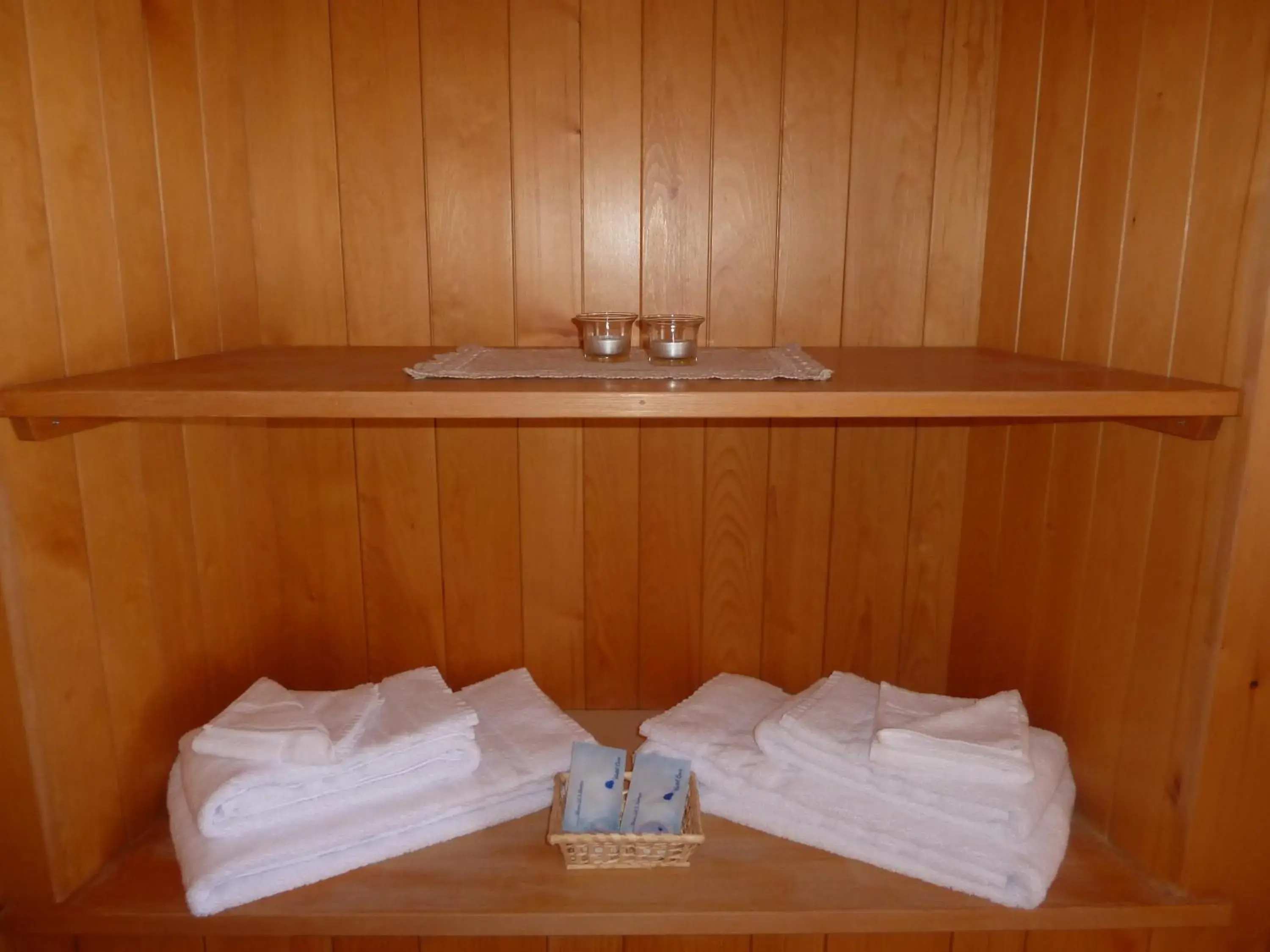 Double Room with Shared Bathroom - single occupancy in Berghaus Männlichen Double Room with Shared Bathroom - single occupancy in Berghaus Männlichen