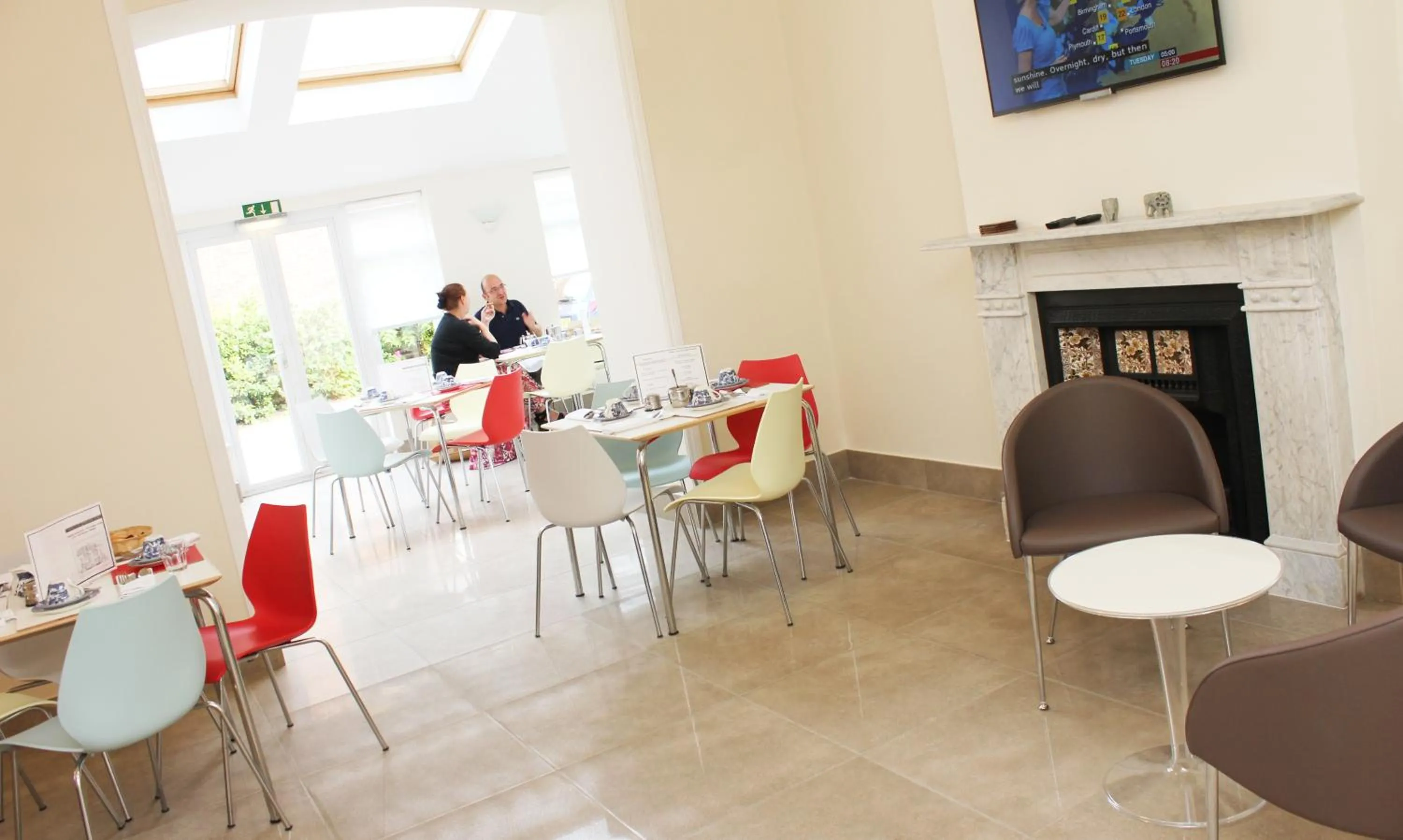 Restaurant/places to eat in Brentwood Hotel