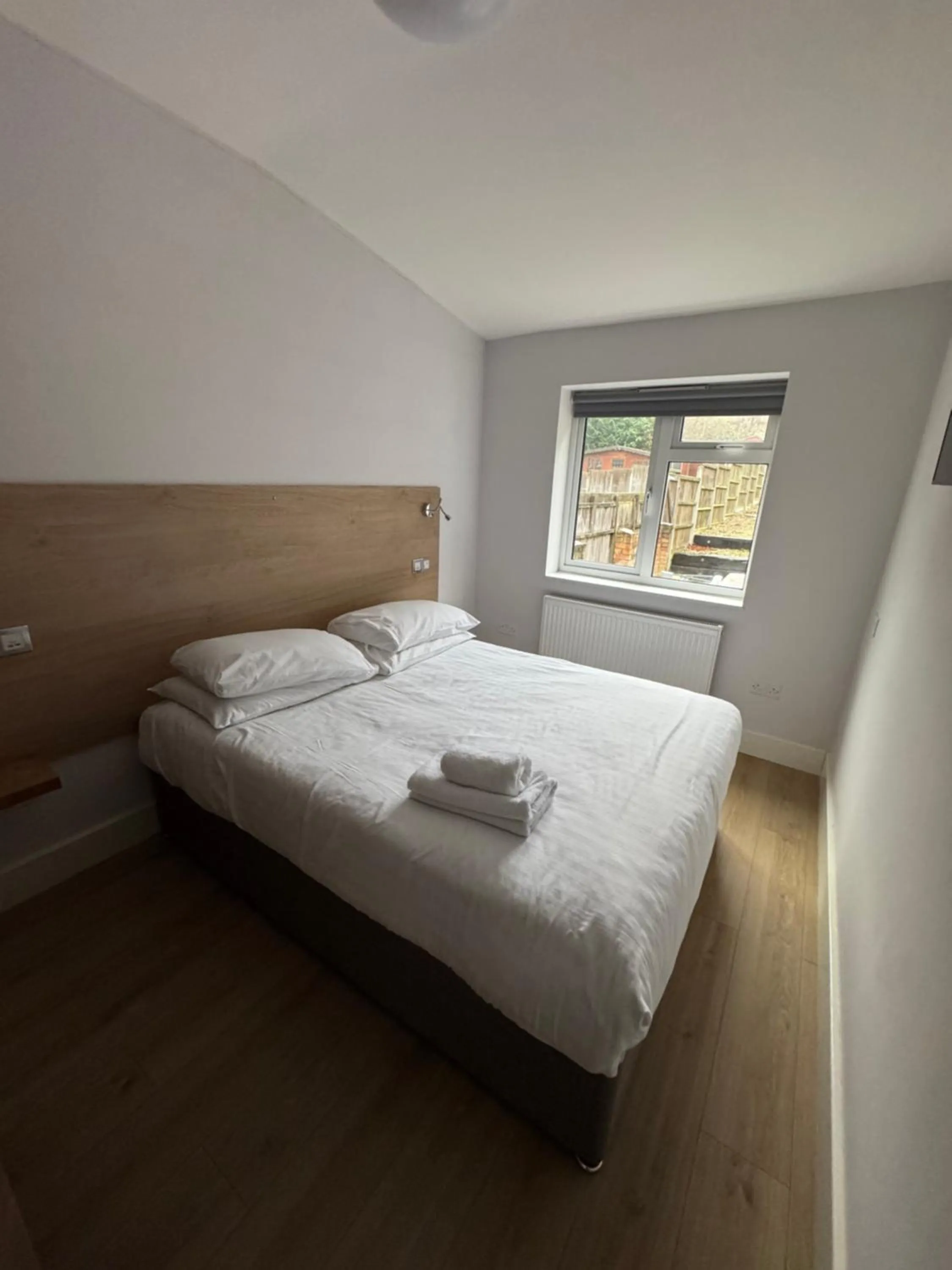 Bed in Brentwood Hotel