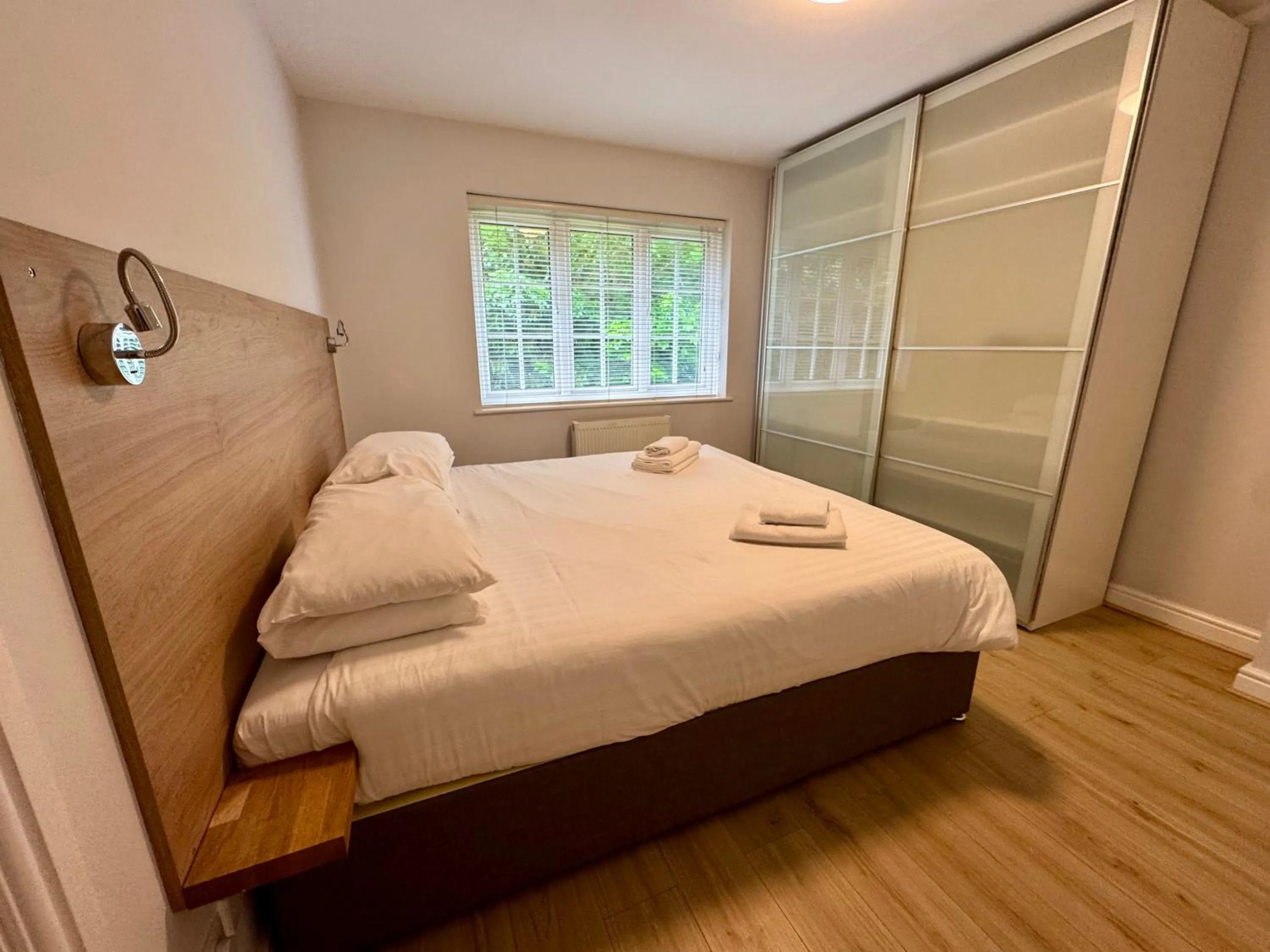 Bed in Brentwood Hotel