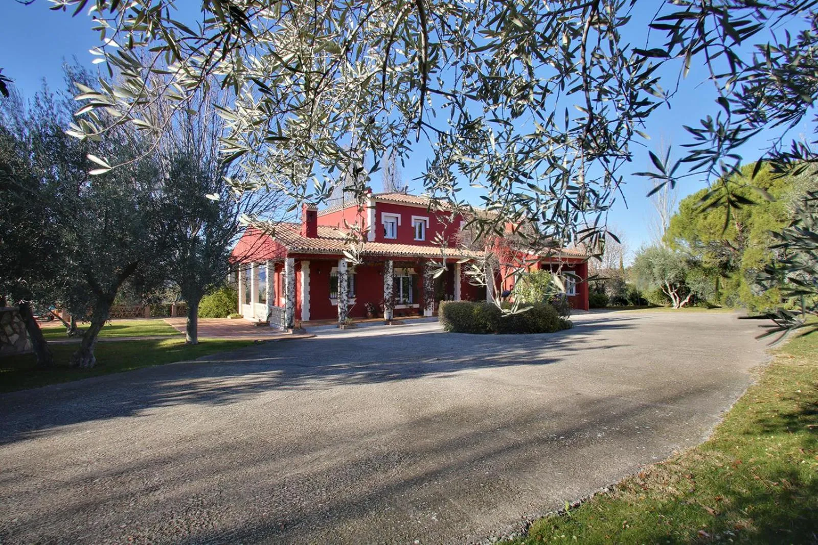 Property building in Los Picachos 10