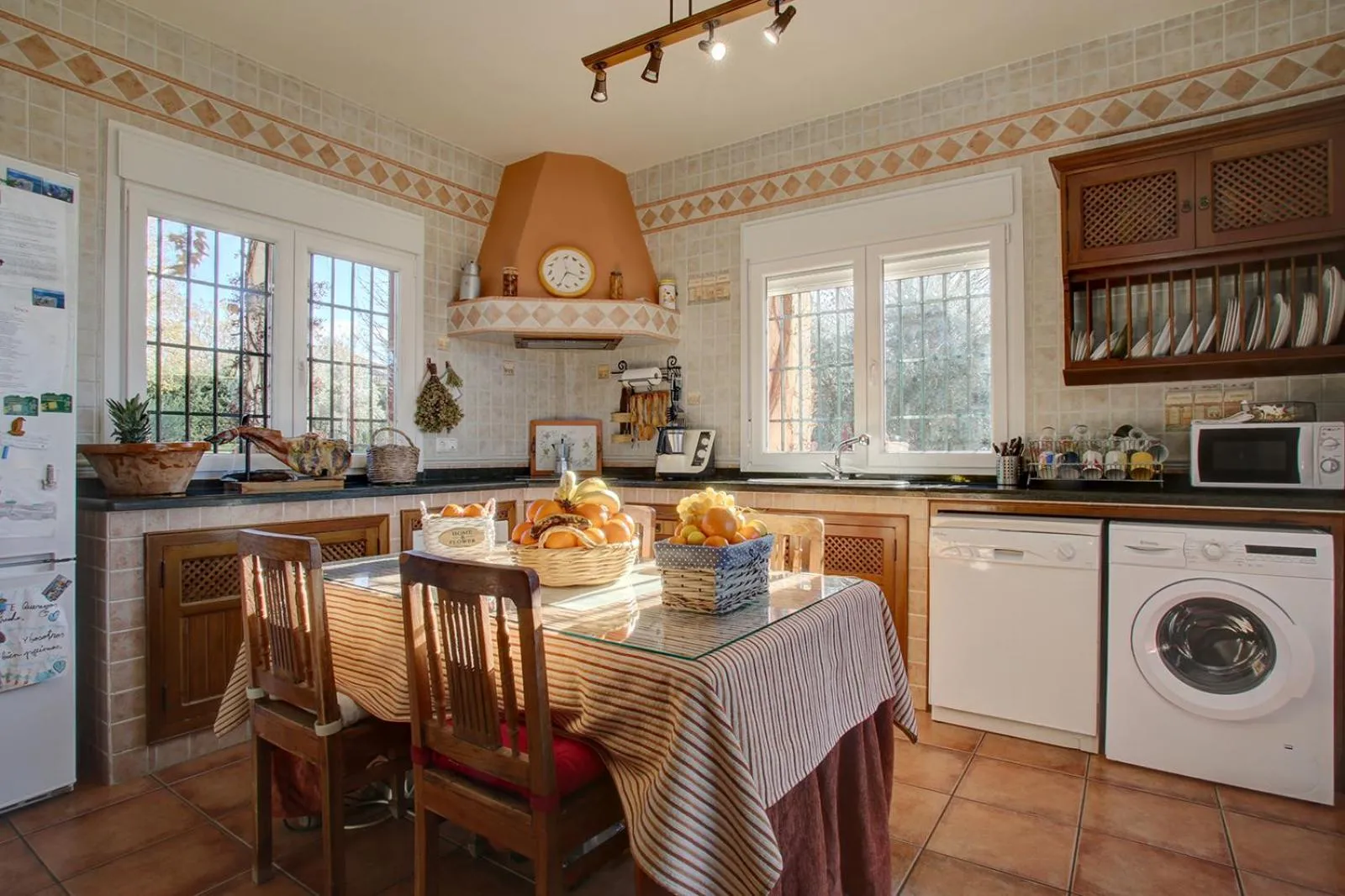 Kitchen or kitchenette in Los Picachos 10