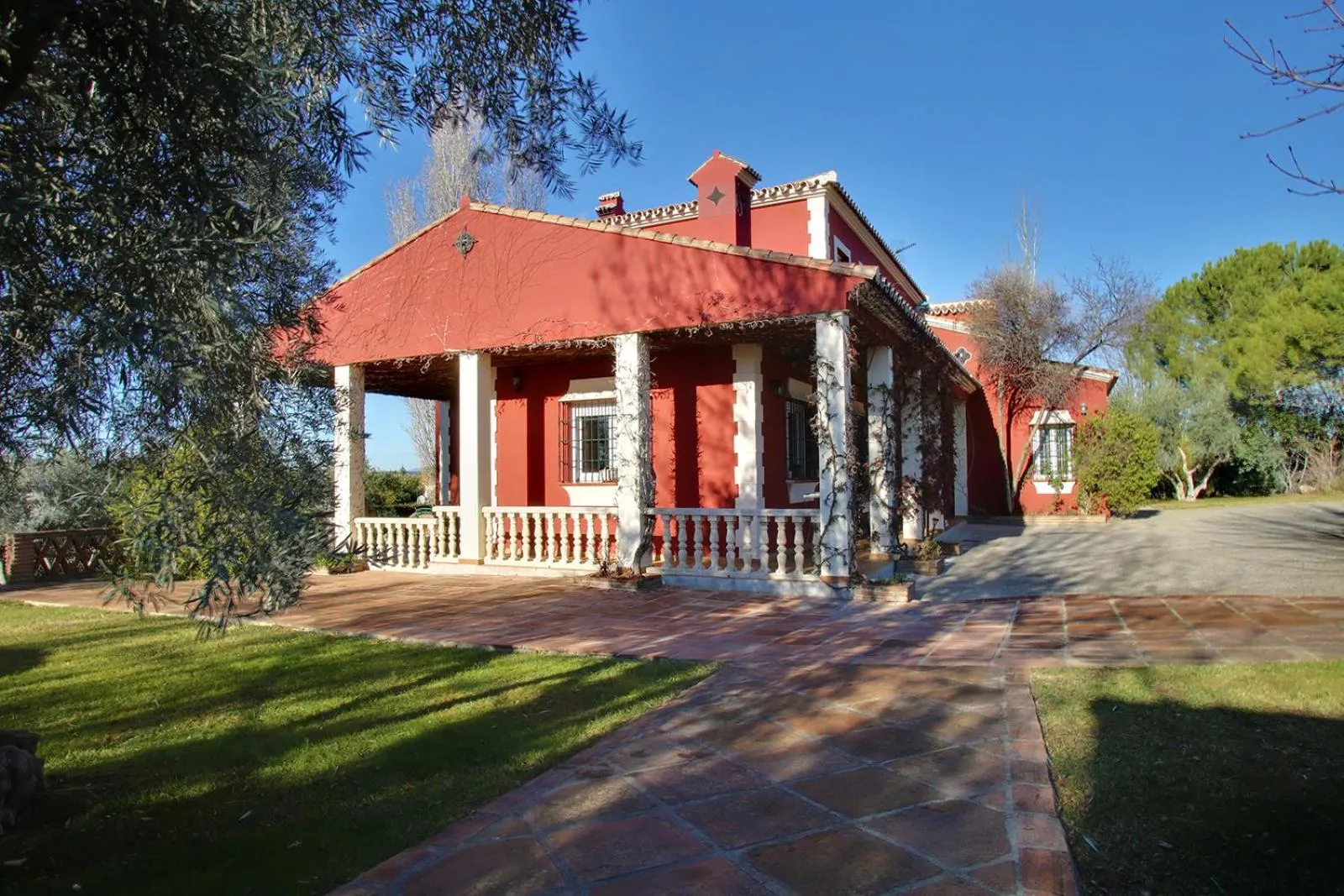 Property building in Los Picachos 10