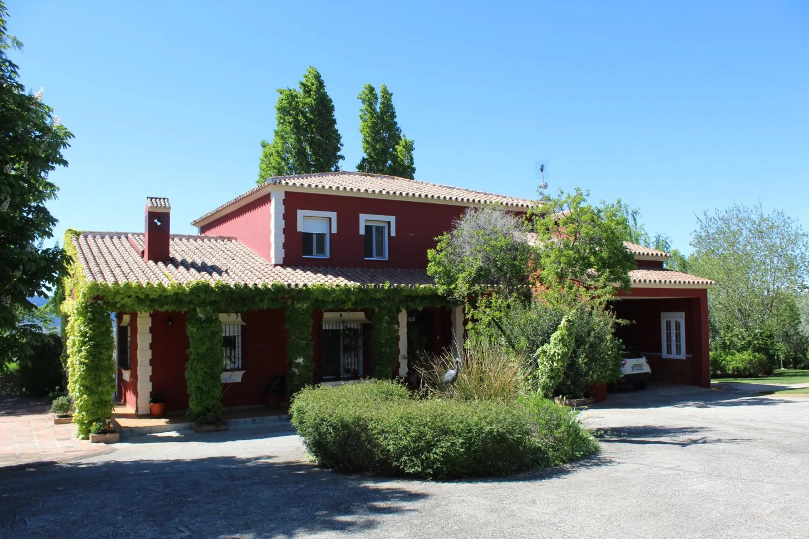Property building in Los Picachos 10