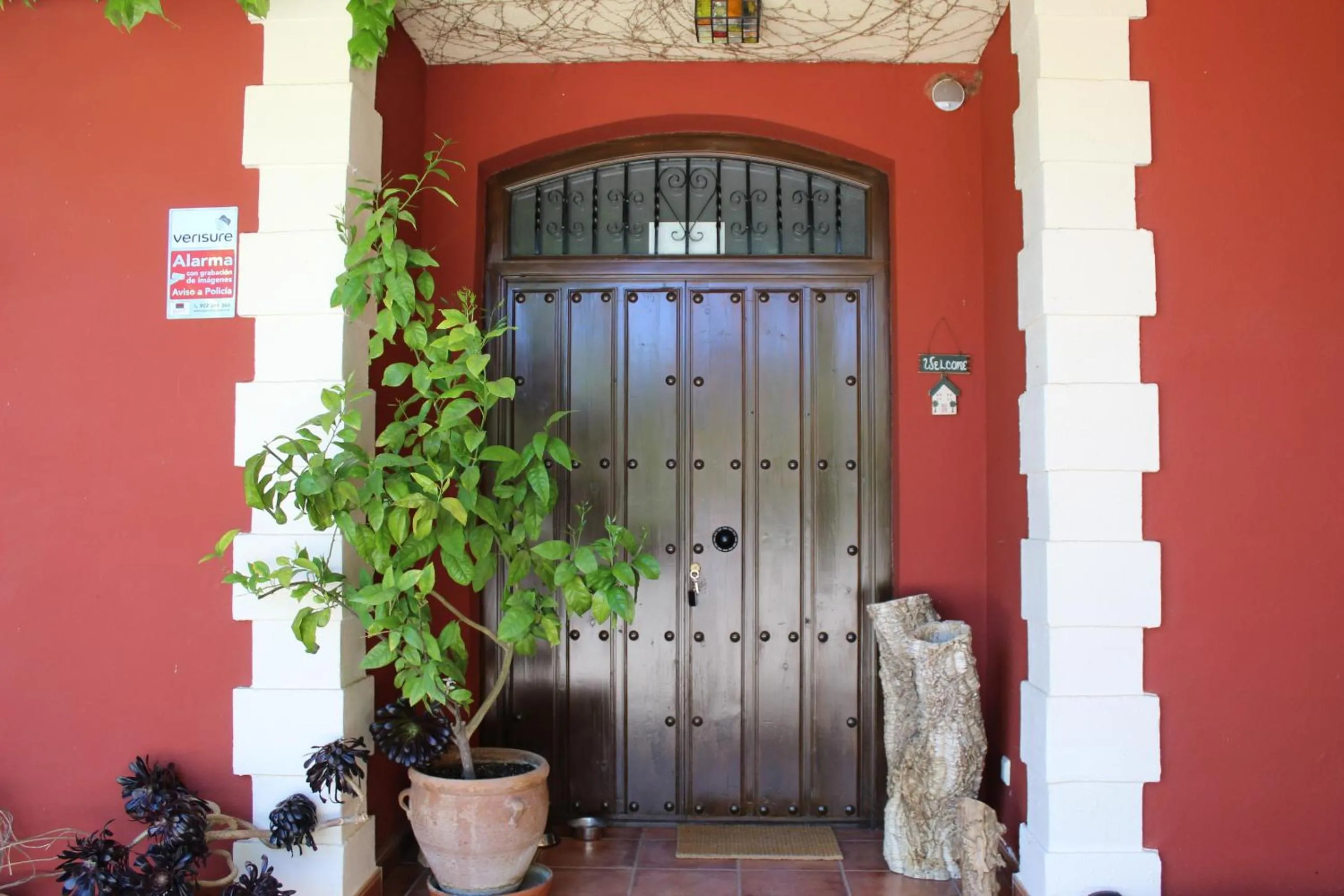 Facade/entrance in Los Picachos 10