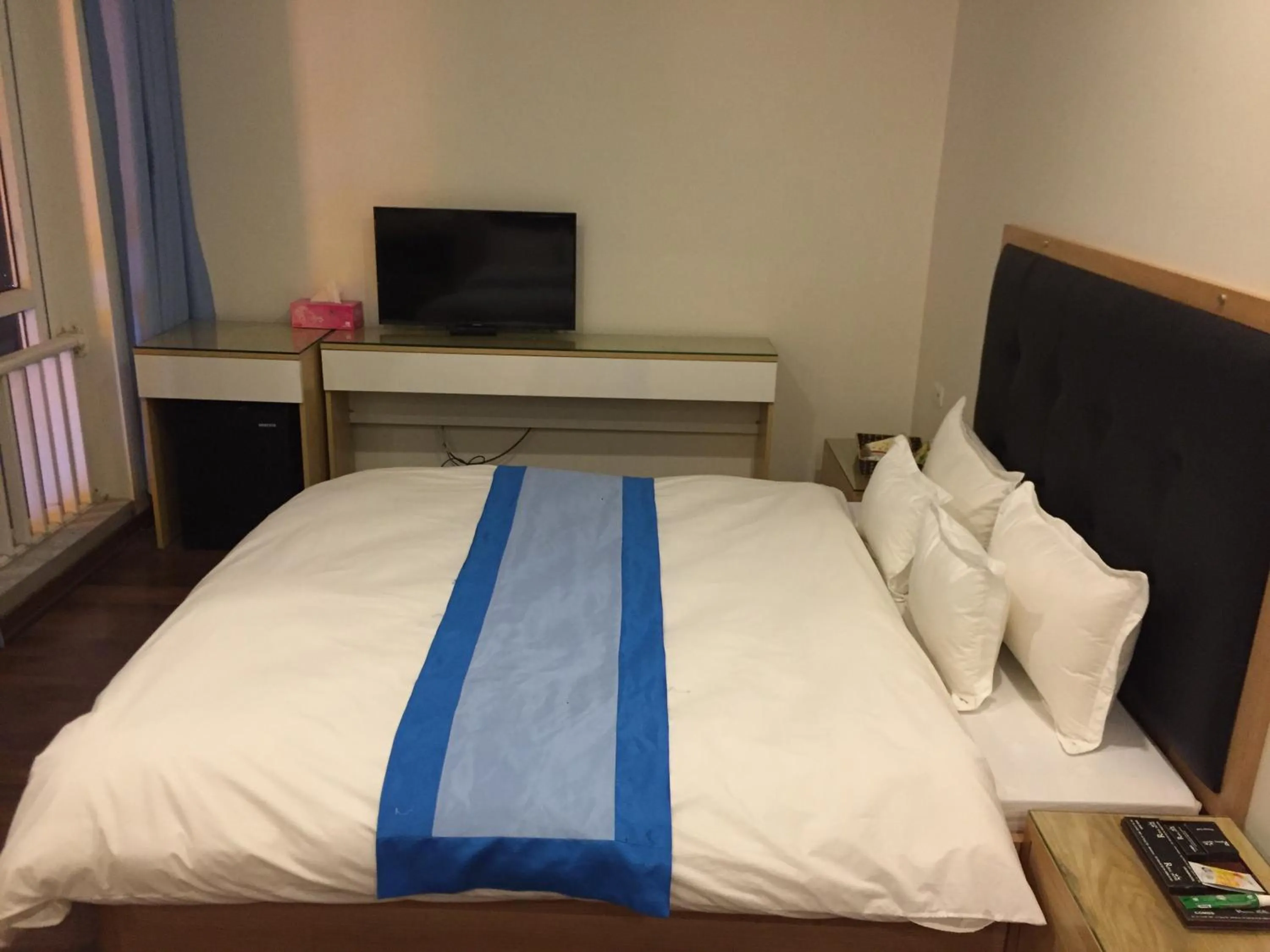 Bedroom, Bed in Hotel Royal