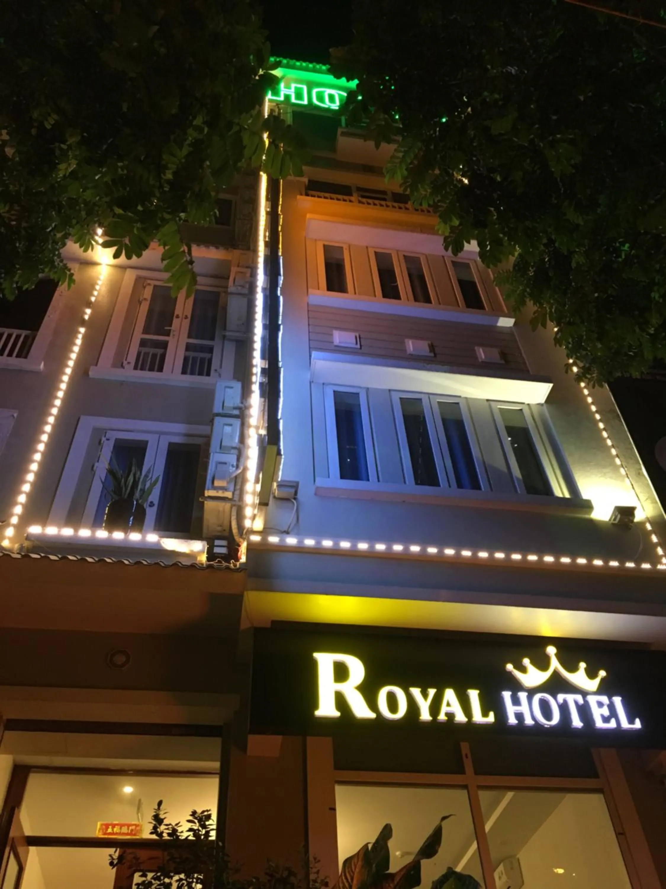 Facade/entrance in Hotel Royal
