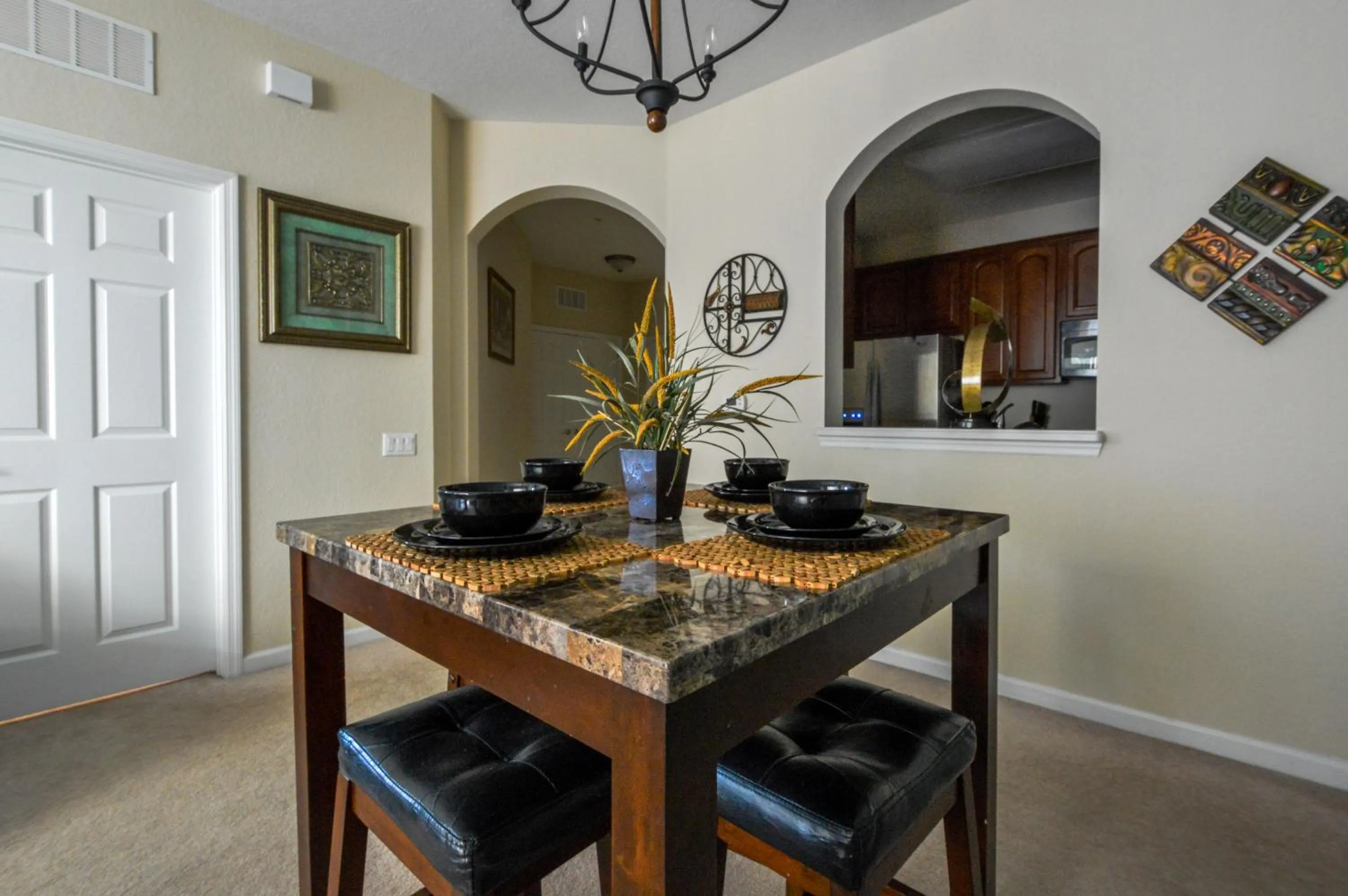 Dining area in Vista Cay Inn