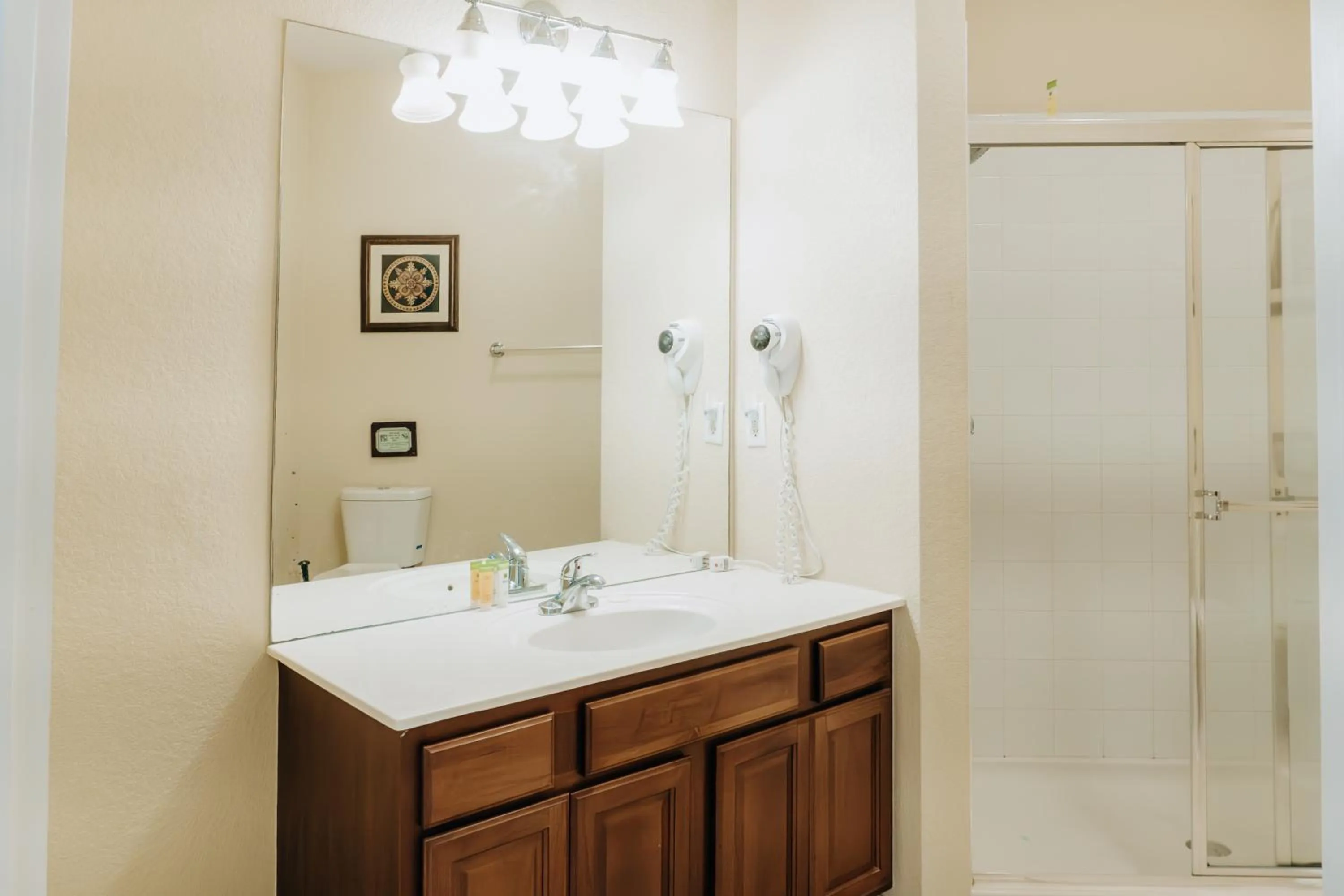 Shower in Vista Cay Inn