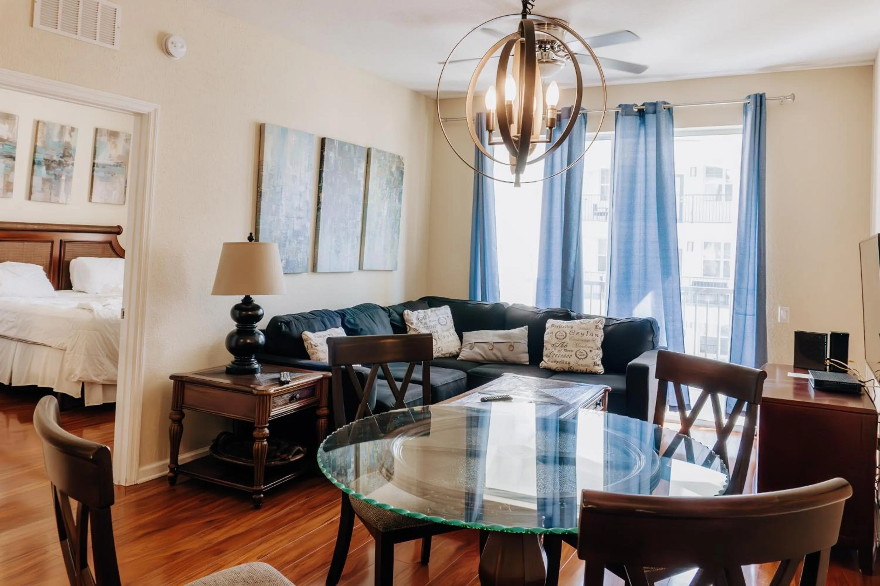 Living room in Vista Cay Inn
