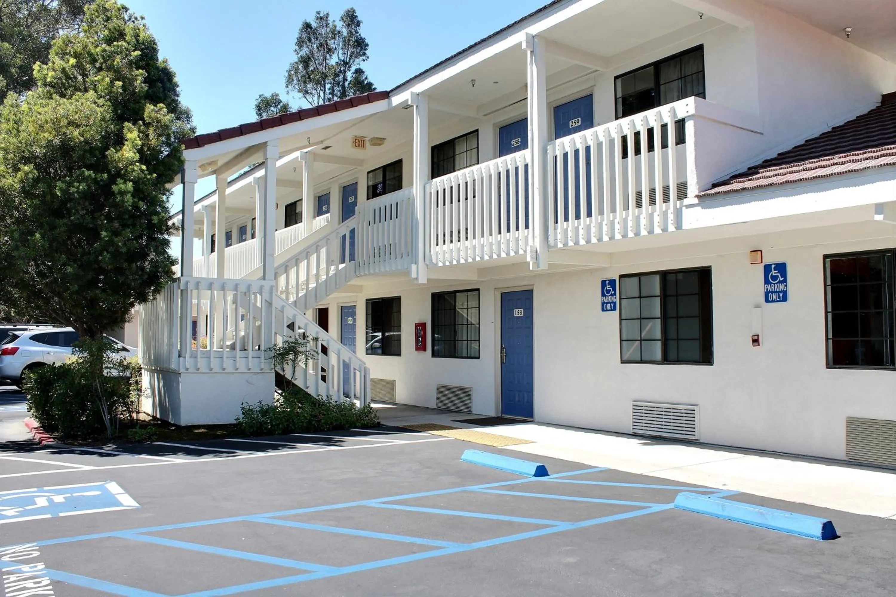 Facade/entrance in Motel 6-San Luis Obispo, CA - South