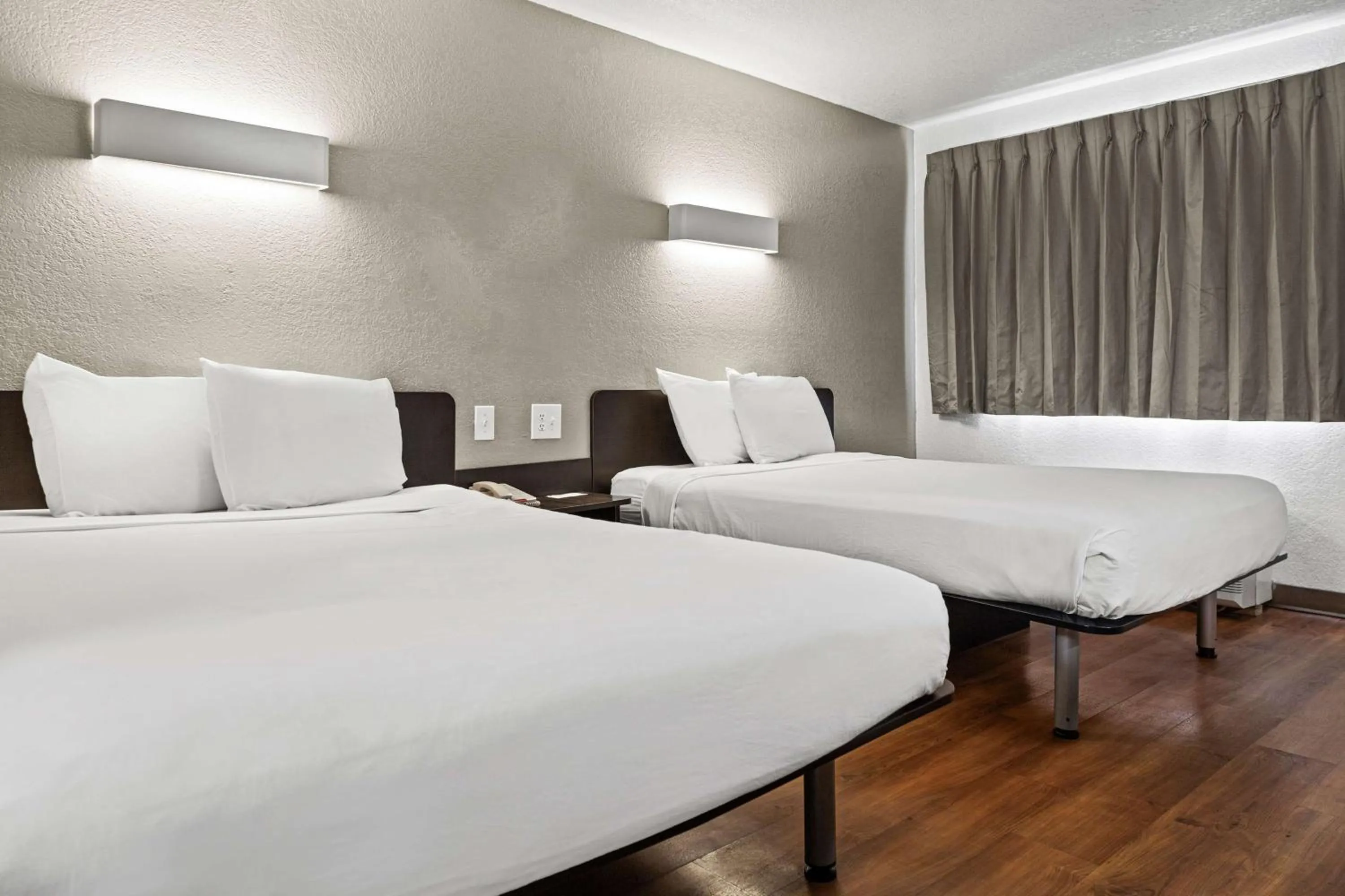 Bedroom, Bed in Motel 6-San Luis Obispo, CA - South