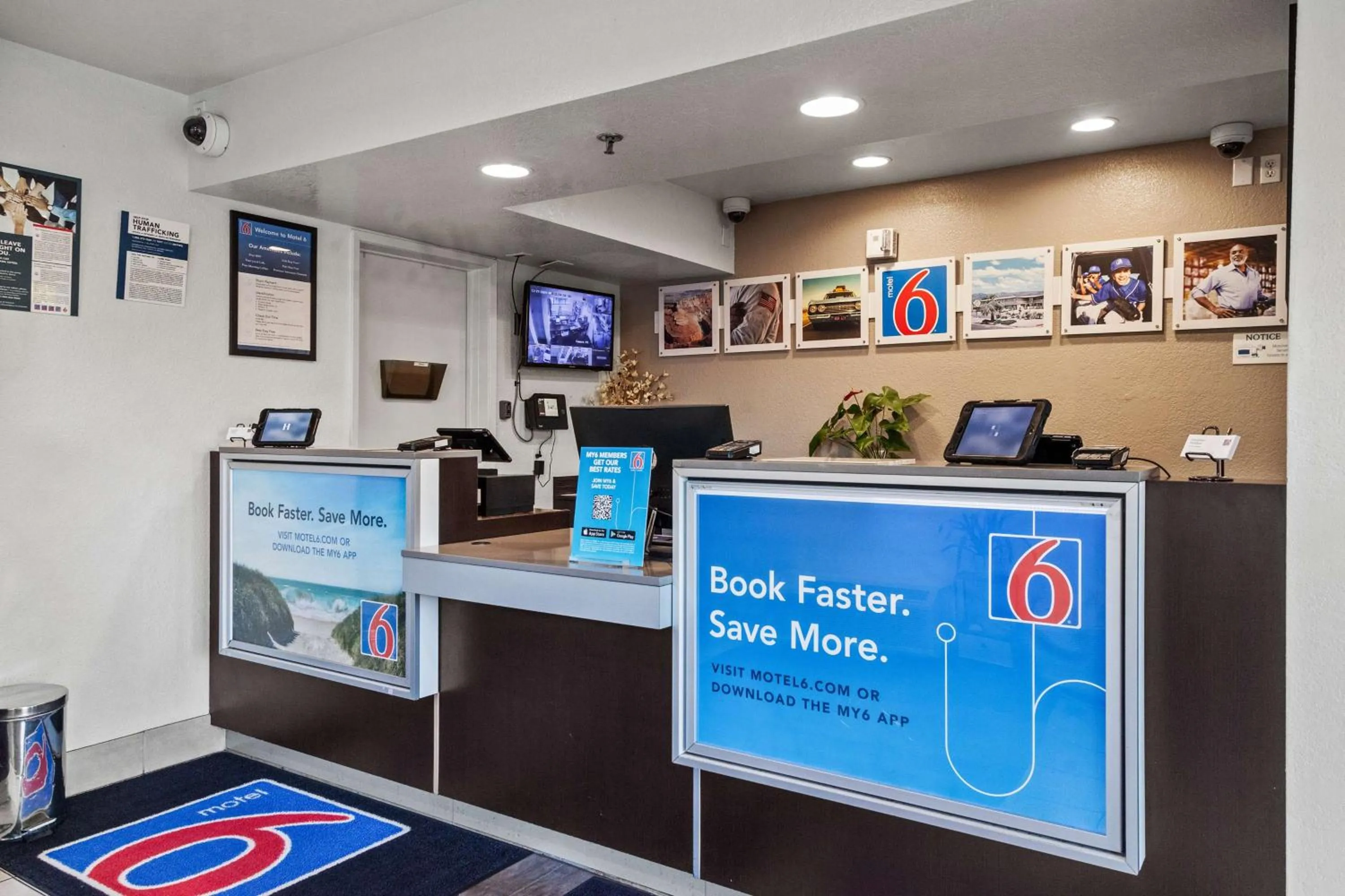Lobby or reception in Motel 6-San Luis Obispo, CA - South