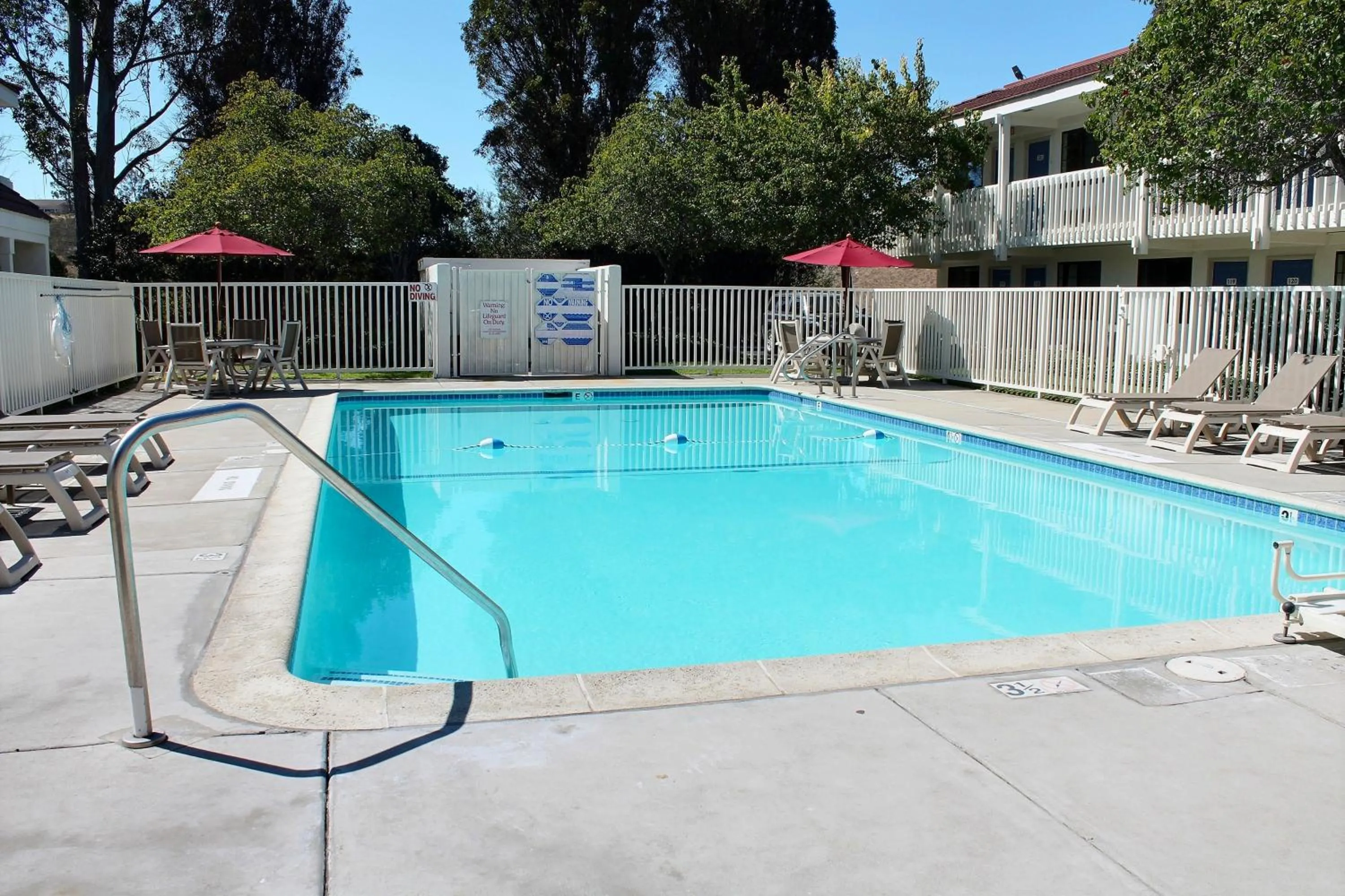 Swimming pool in Motel 6-San Luis Obispo, CA - South