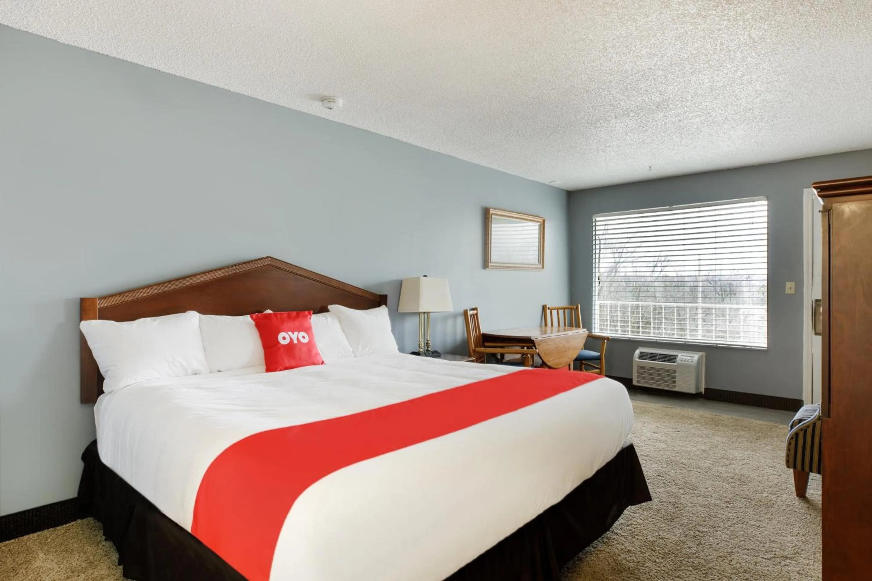 Bedroom in OYO Hotel Branson MO-165