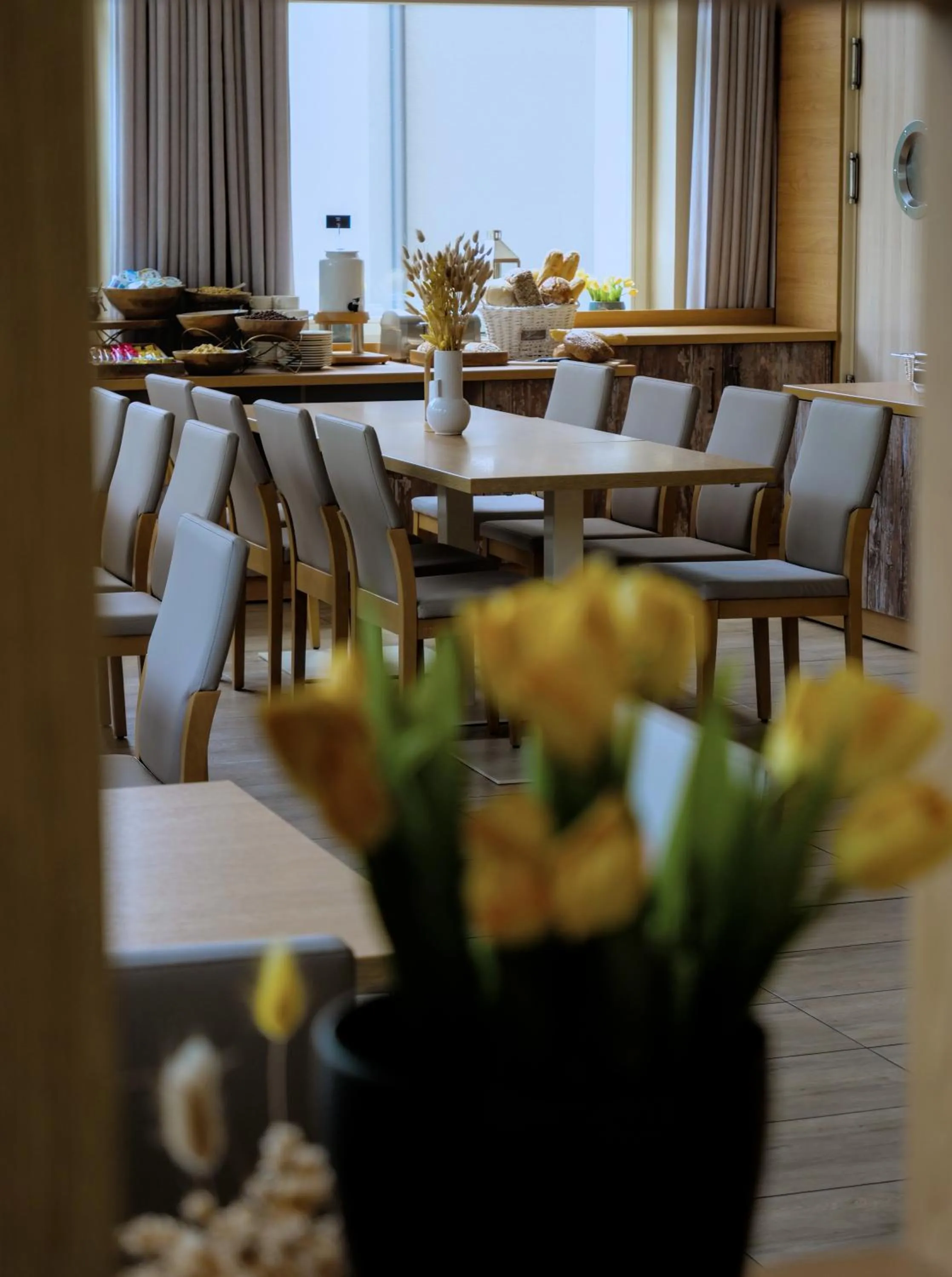 Restaurant/places to eat in Hotel Eureka