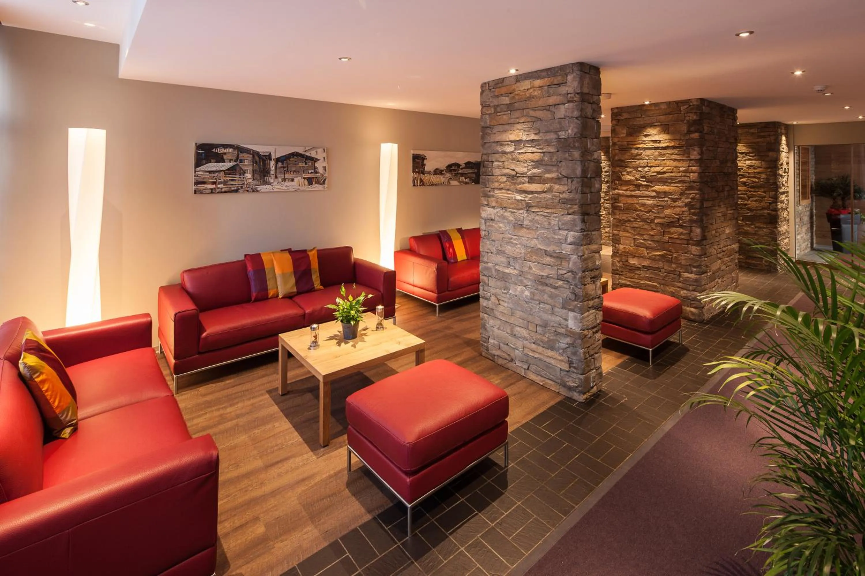 Lounge or bar in Alpine Hotel Perren