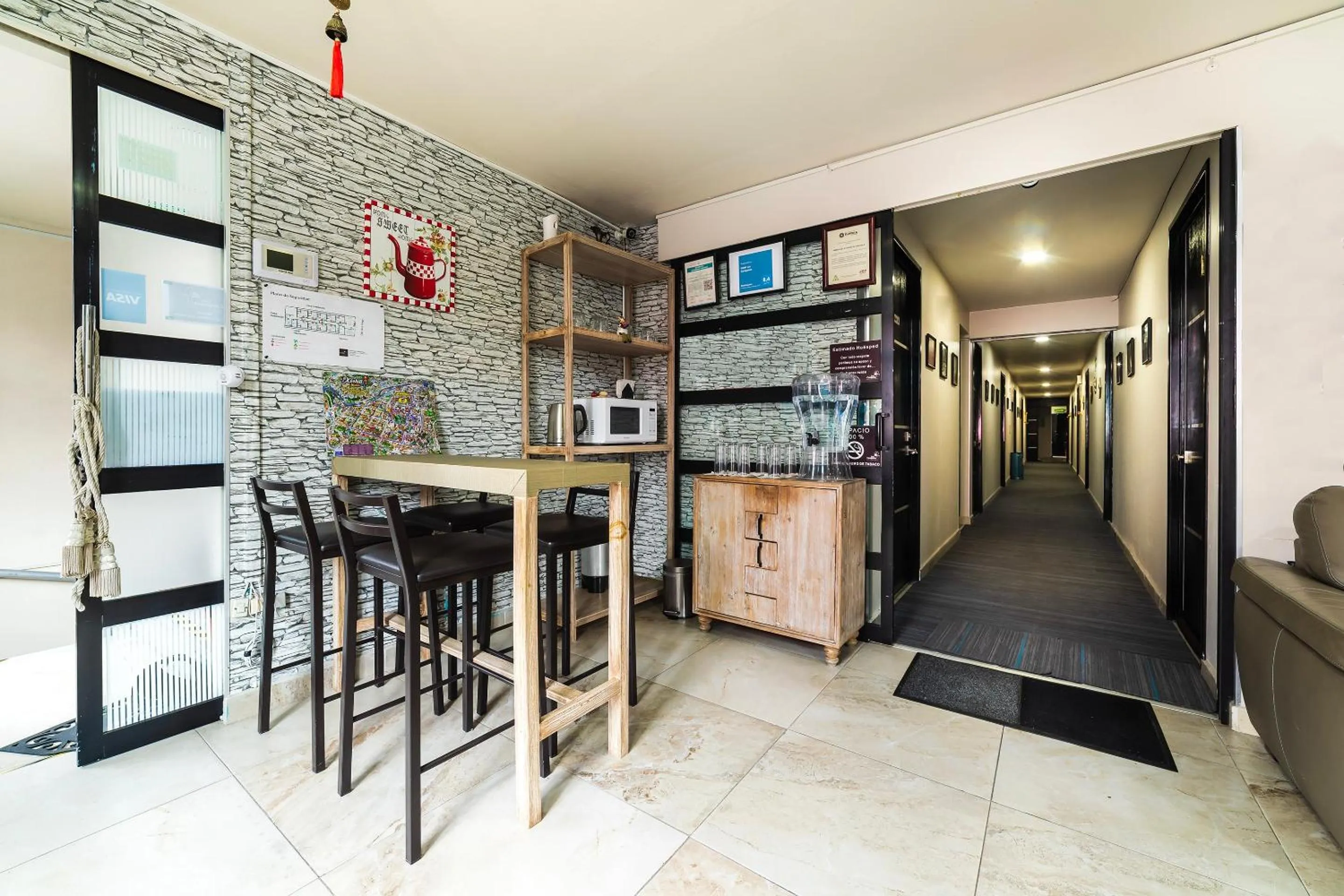 Restaurant/places to eat in OYO Hotel Boutique Las Campanas