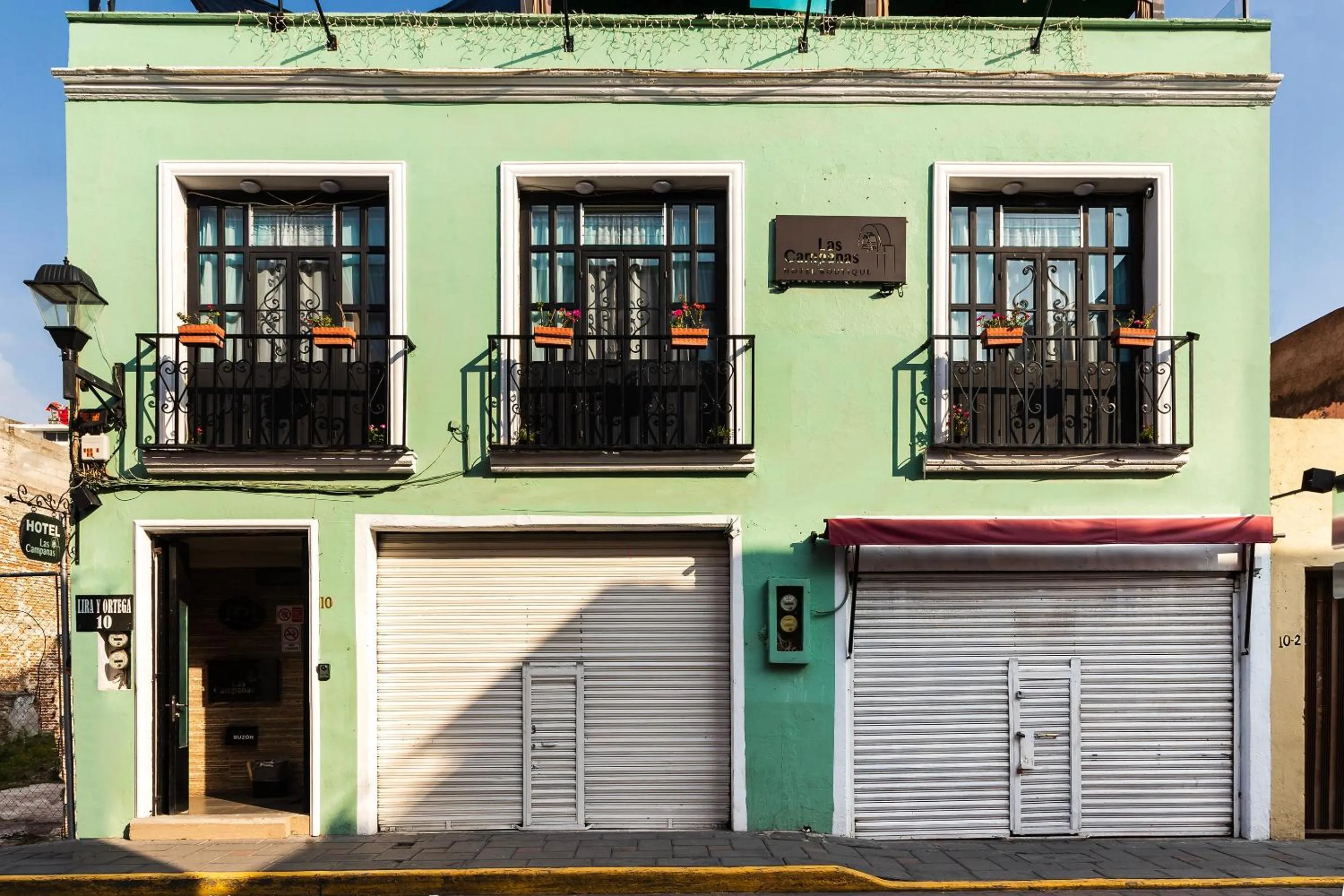 Facade/entrance in OYO Hotel Boutique Las Campanas