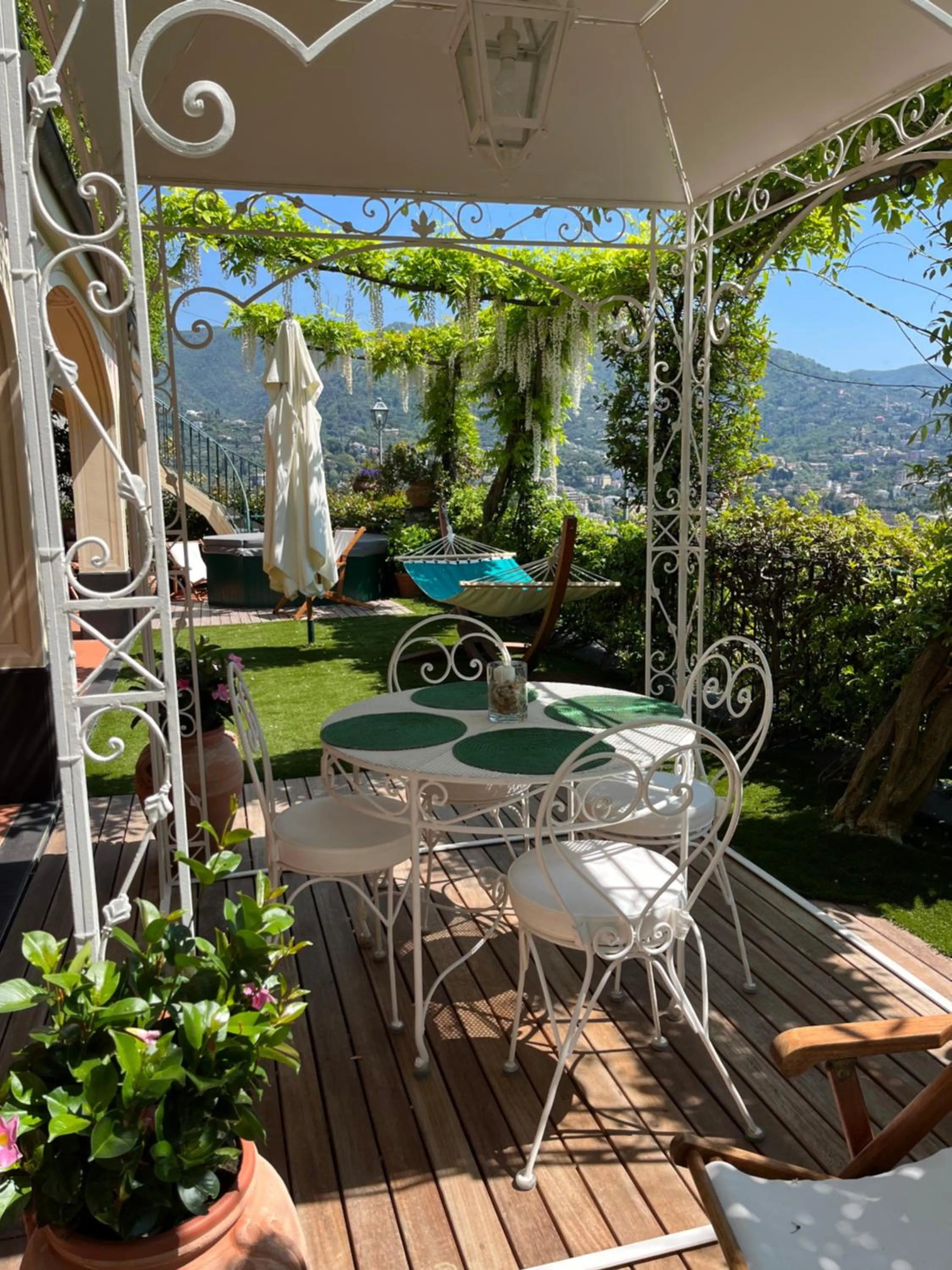 Garden in Villa Mares - sea view, free garage