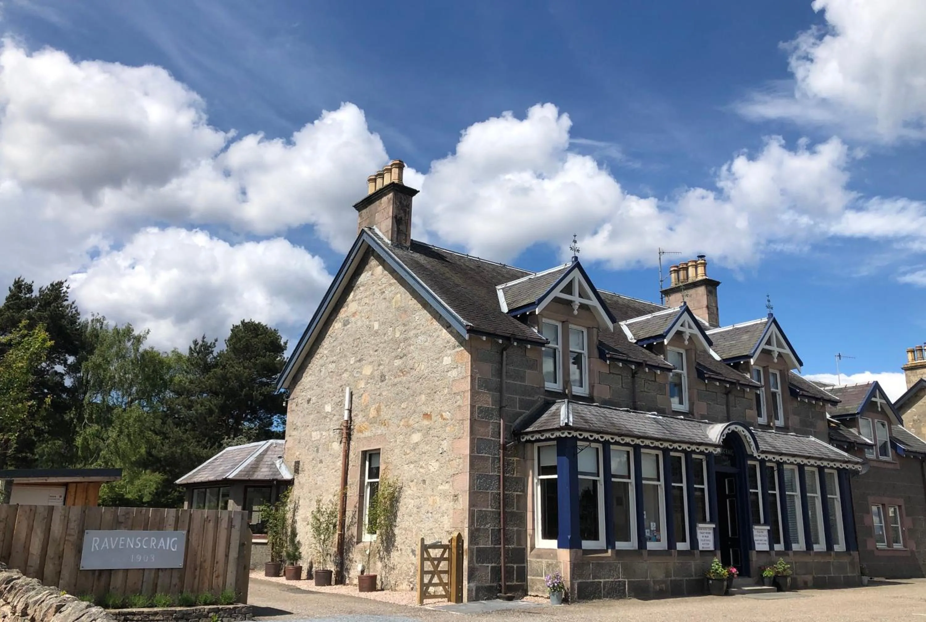 Property building in Ravenscraig Guest House