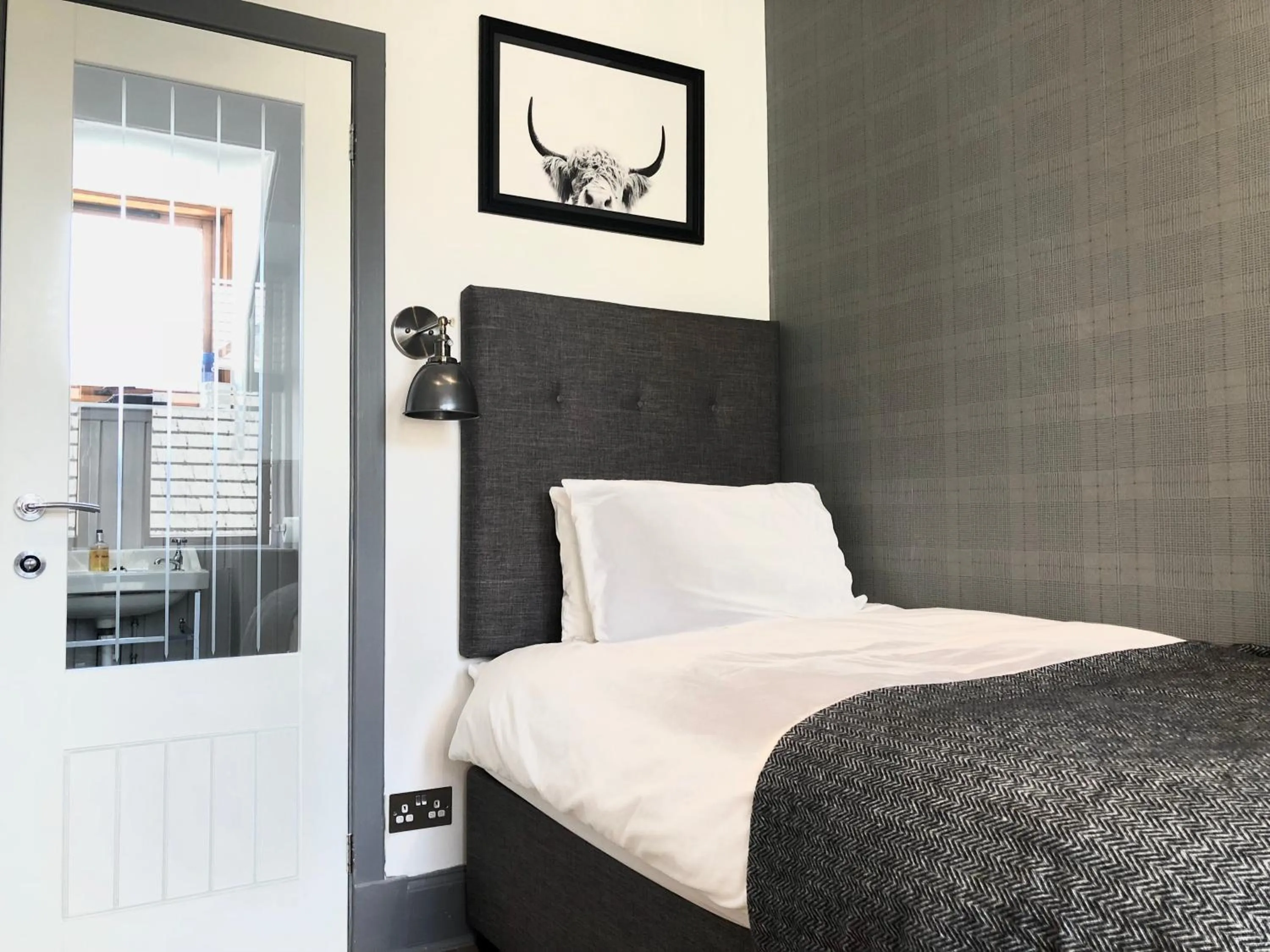 Bed in Ravenscraig Guest House