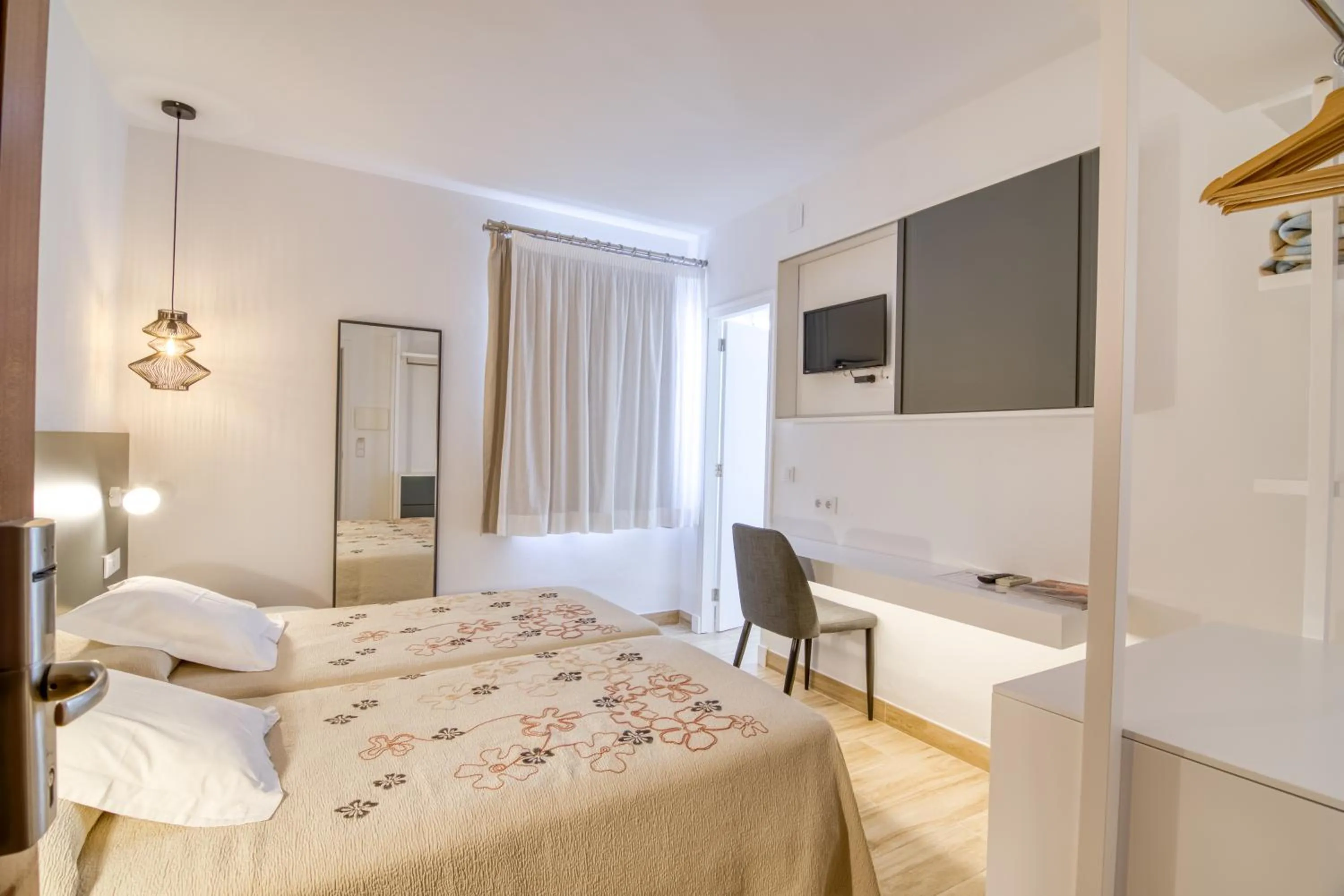 Bedroom, Bed in Hostal La Isla