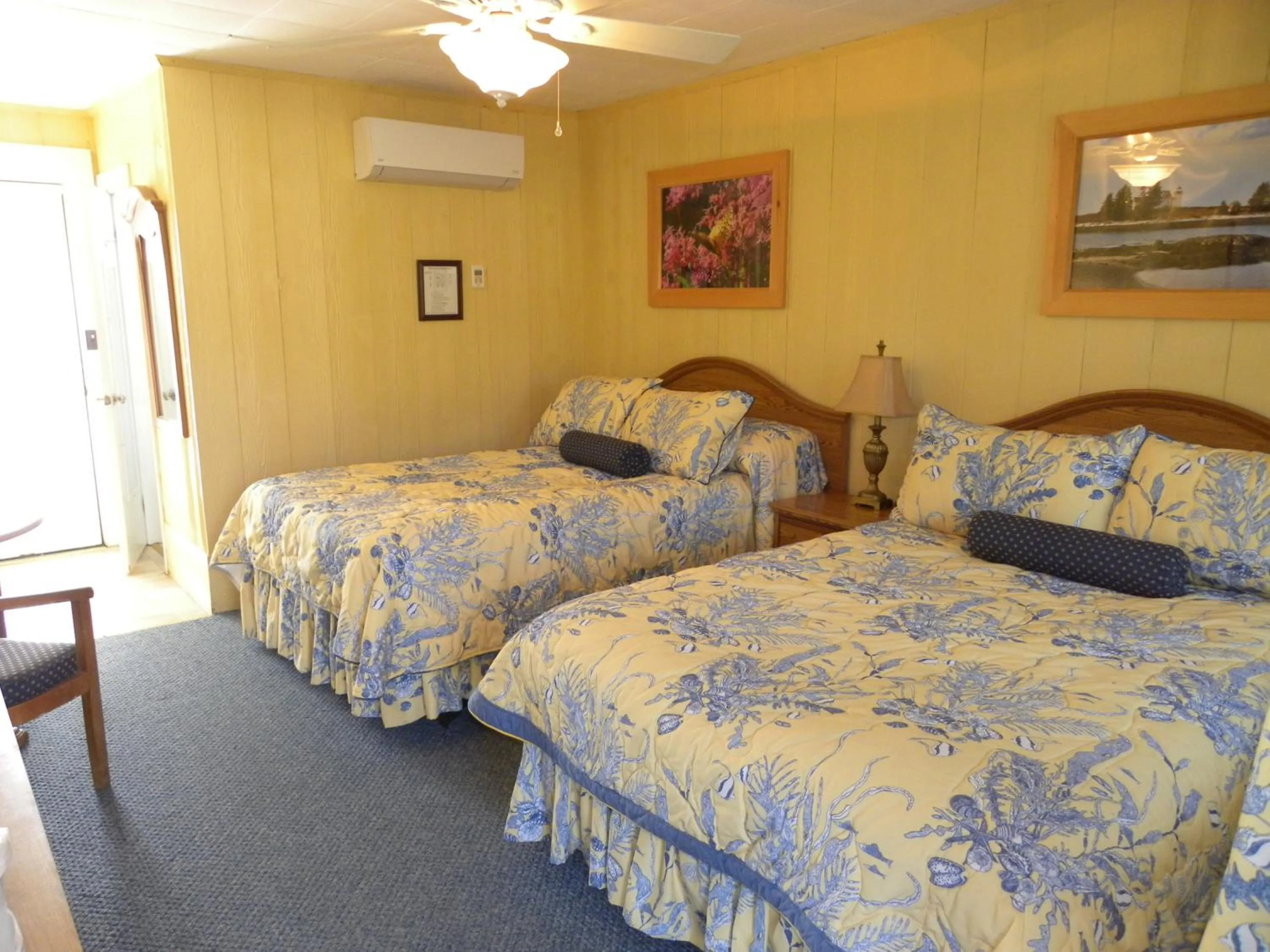 Photo of the whole room, Bed in Colonial Gables Oceanfront Village