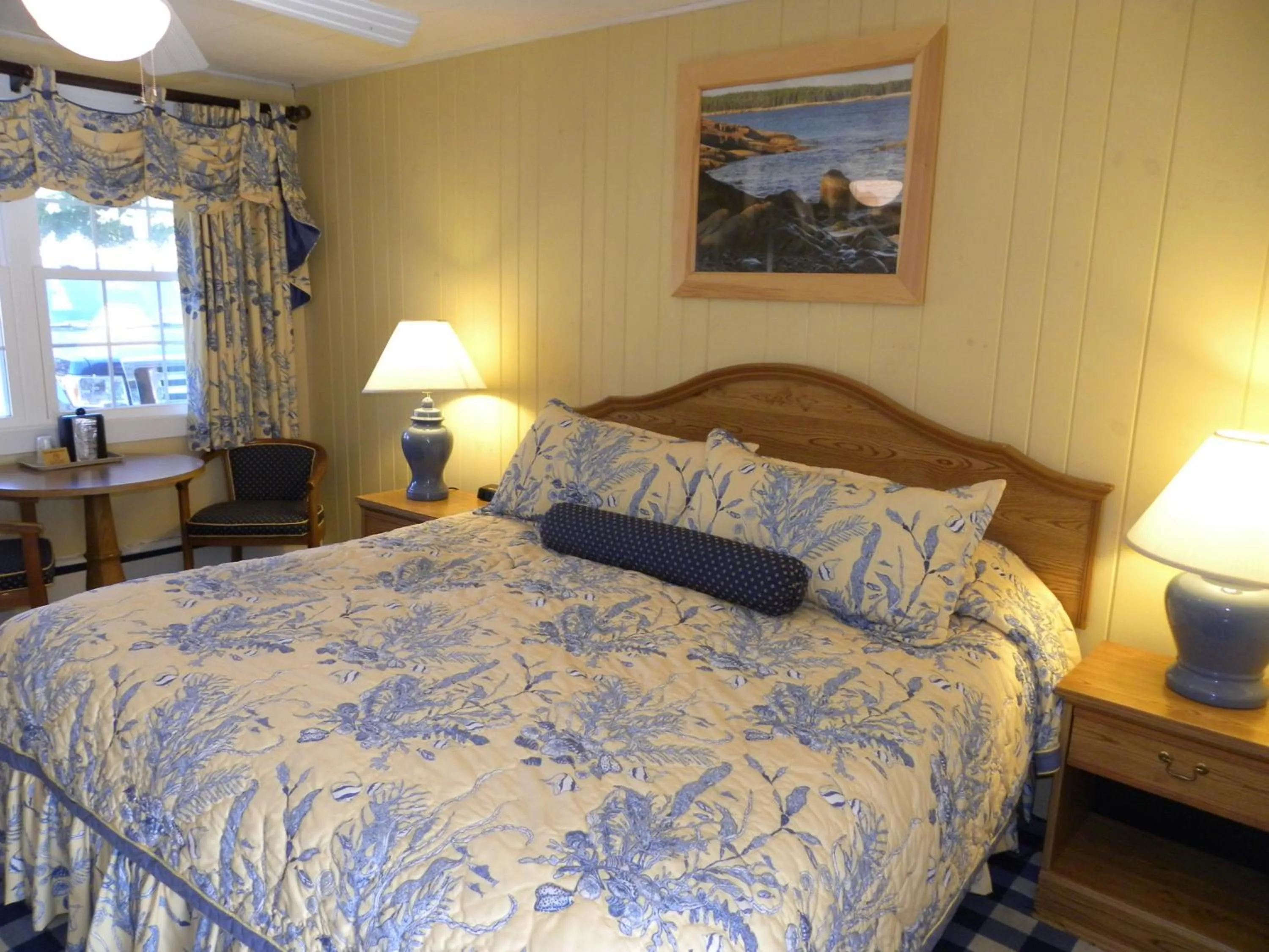 Bed in Colonial Gables Oceanfront Village