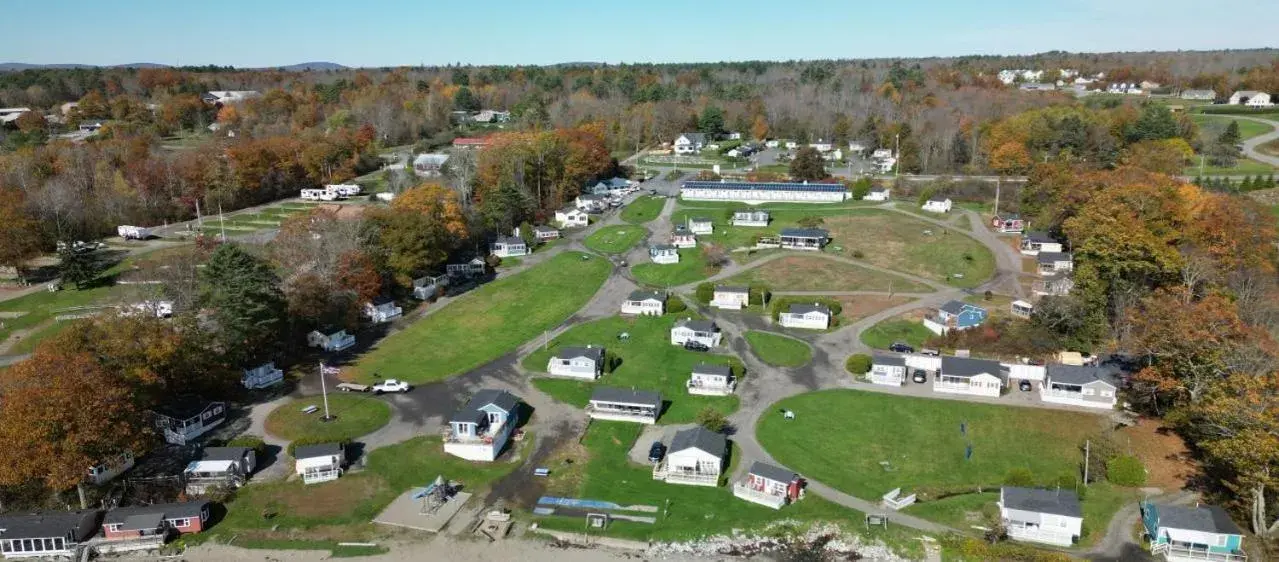 Deluxe One-Bedroom Cottage w/ 2 Queen Beds and Sea View in Colonial Gables Oceanfront Village Deluxe One-Bedroom Cottage w/ 2 Queen Beds and Sea View in Colonial Gables Oceanfront Village