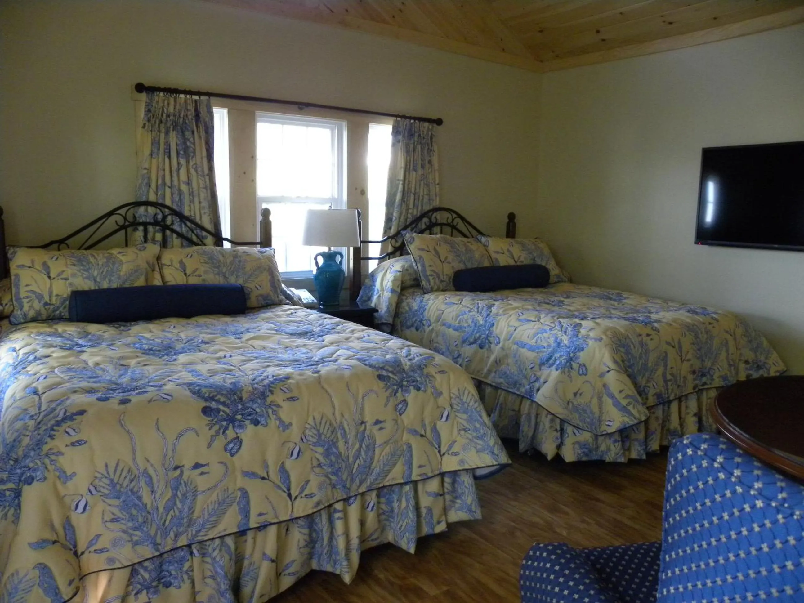 Day, Bed in Colonial Gables Oceanfront Village