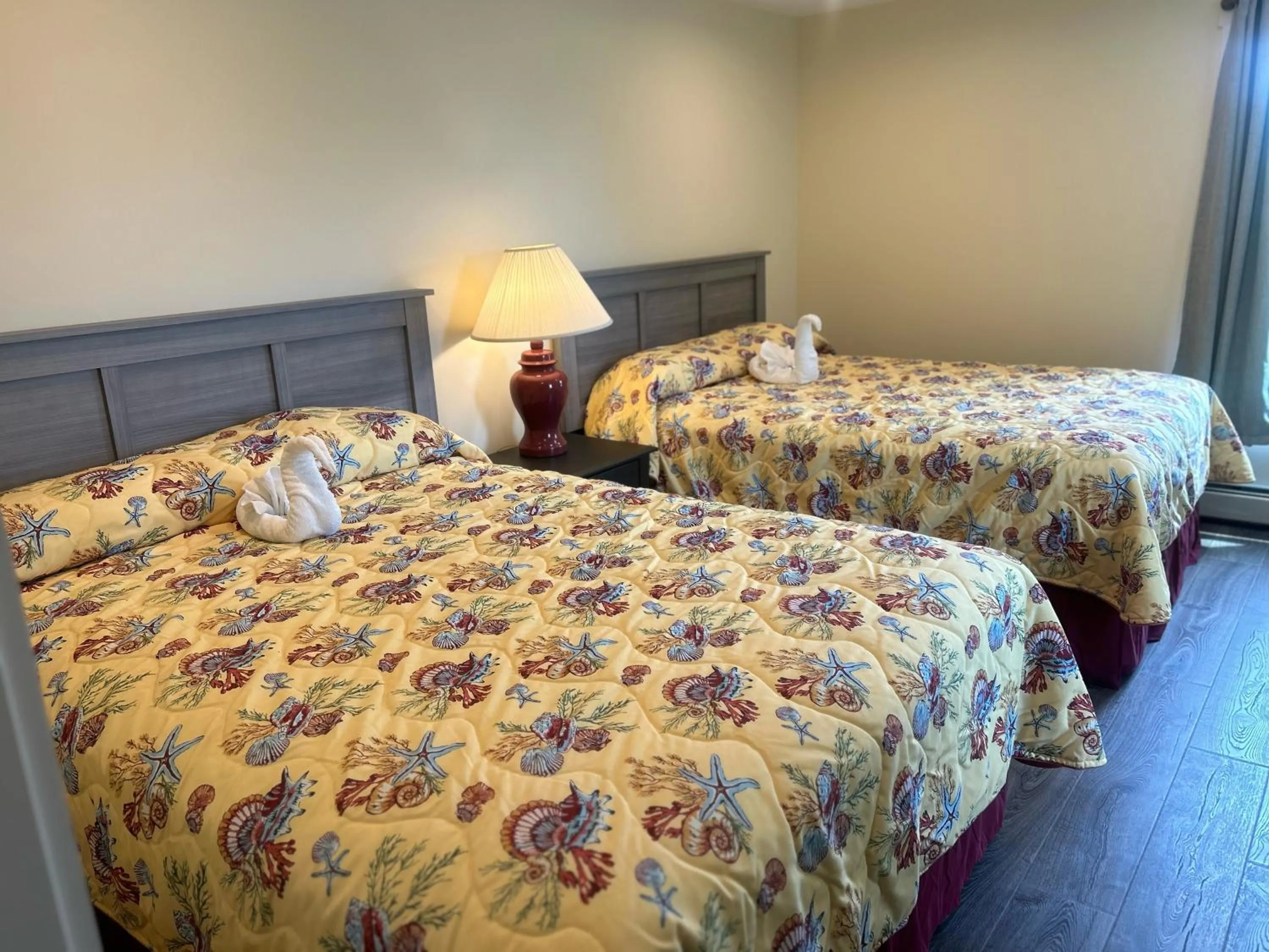Bedroom, Bed in Colonial Gables Oceanfront Village