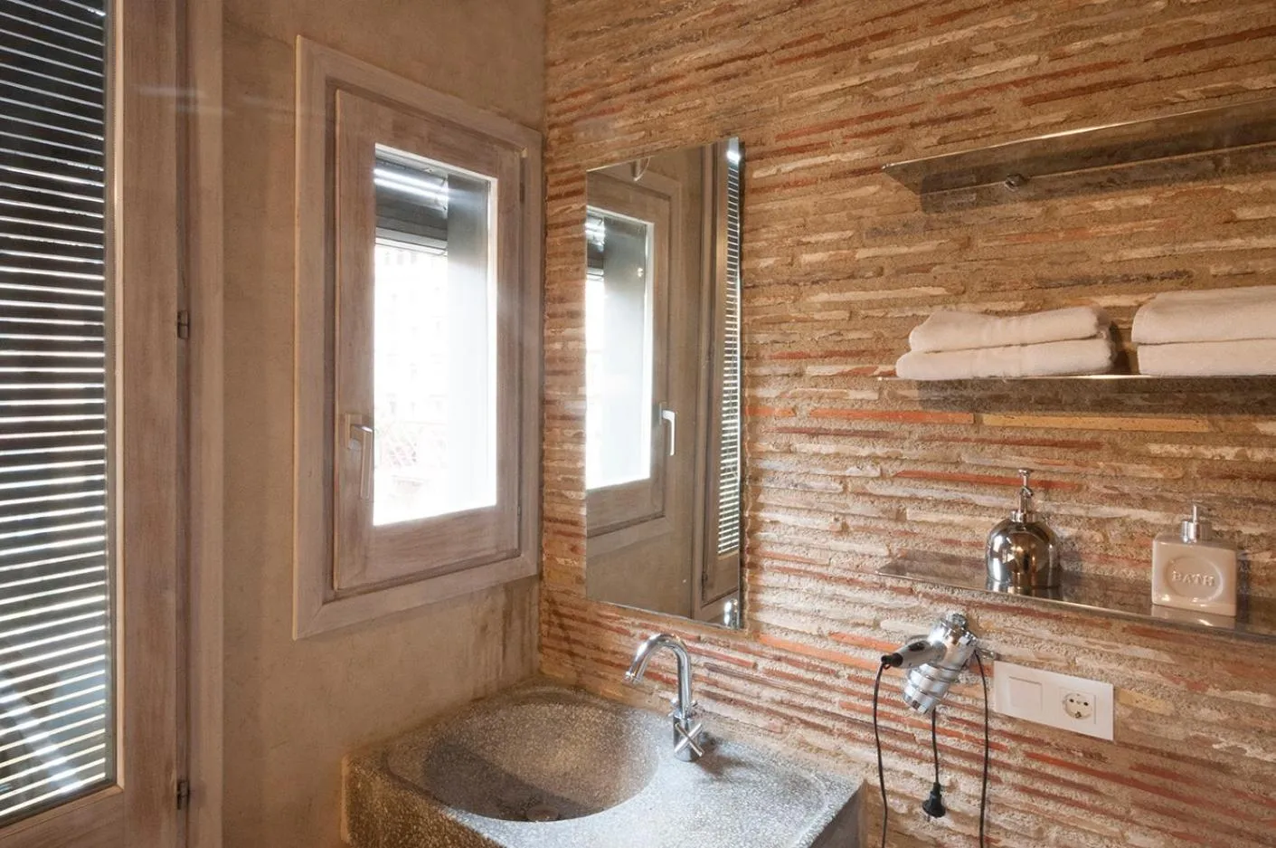 Bathroom in Onyar apartments Rambla de la llibertat 27