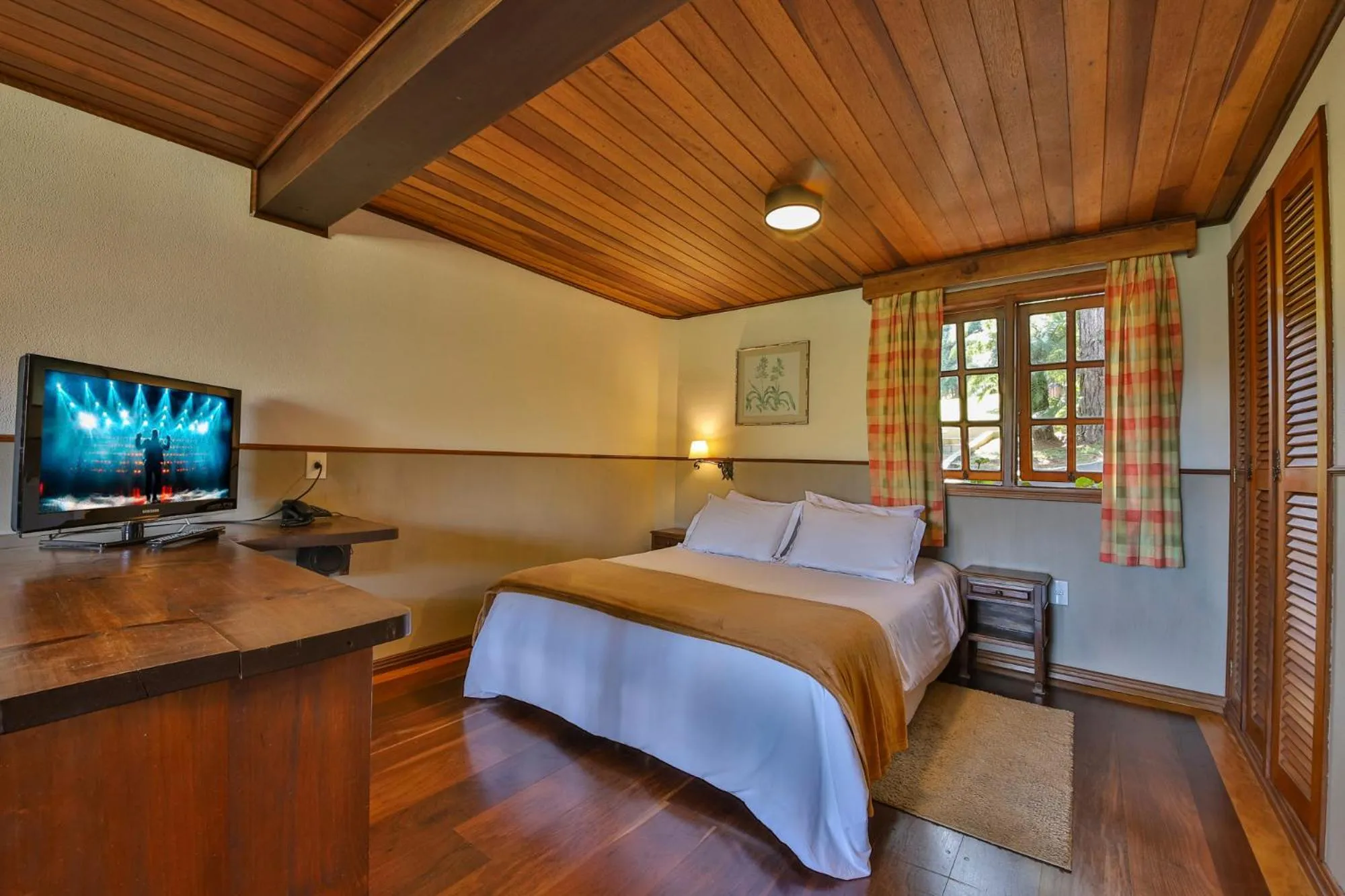 Photo of the whole room, Bed in Esquilo Hotel