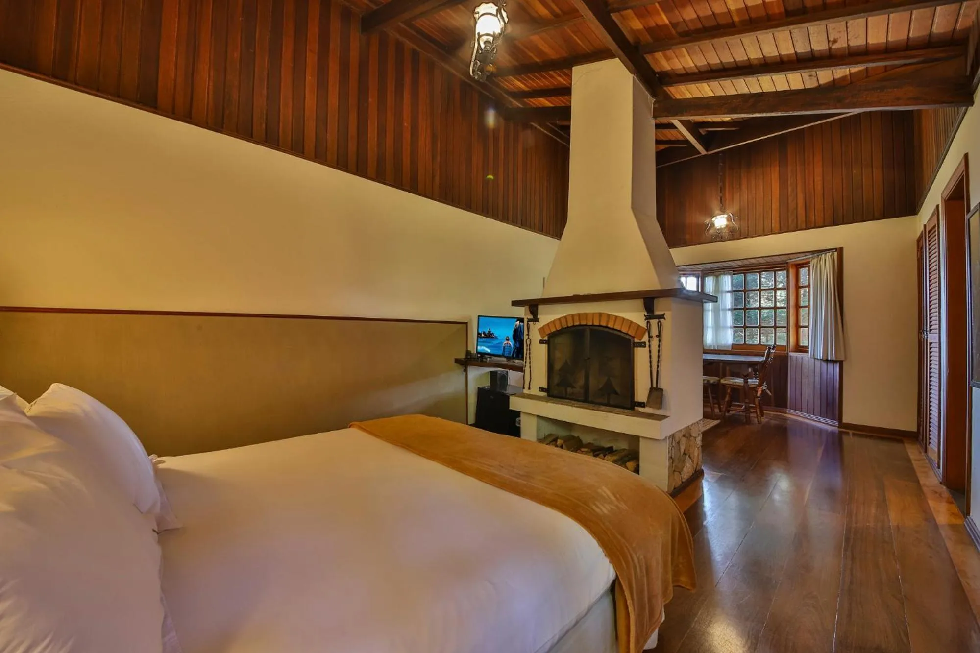 Photo of the whole room, Bed in Esquilo Hotel