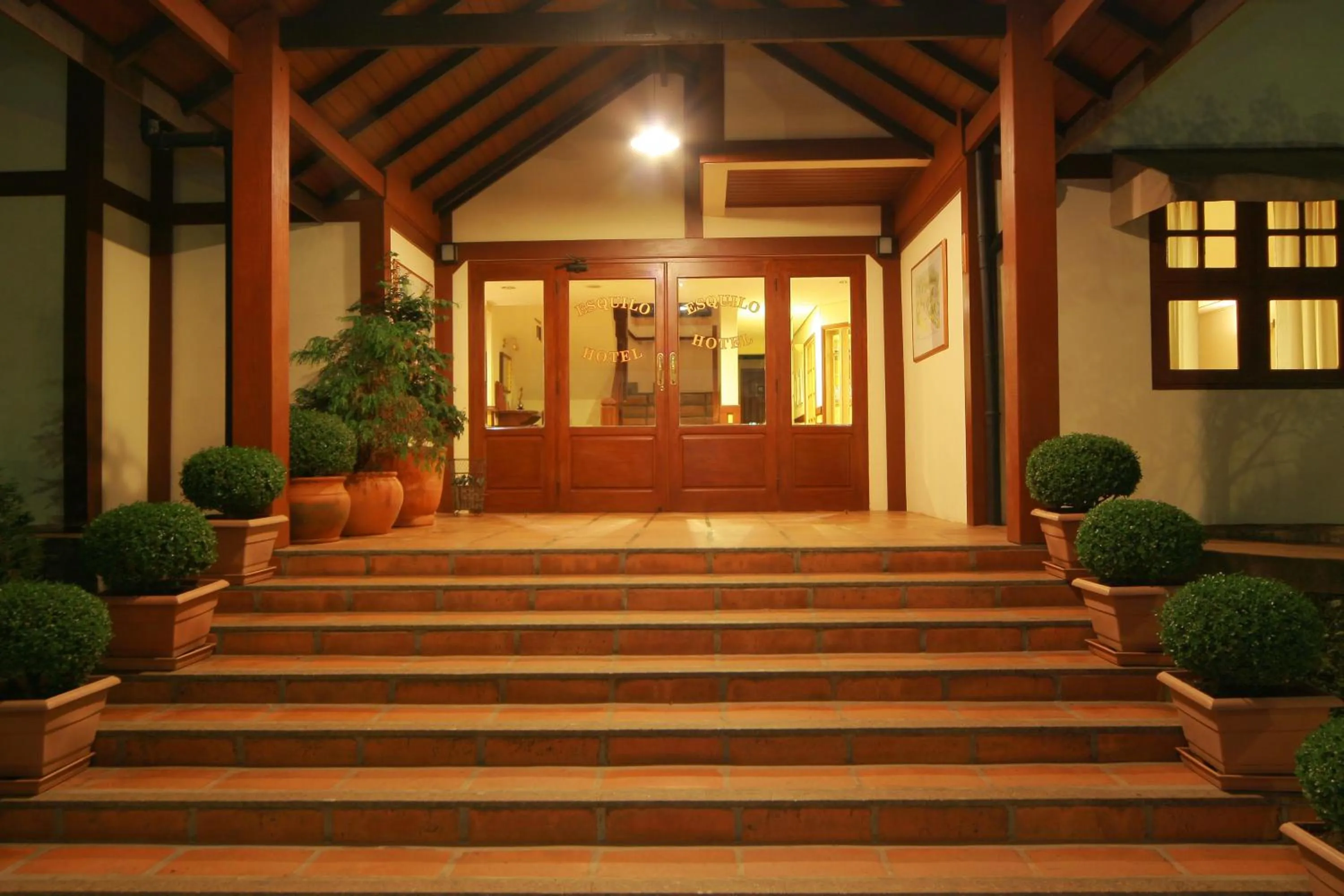 Facade/entrance in Esquilo Hotel