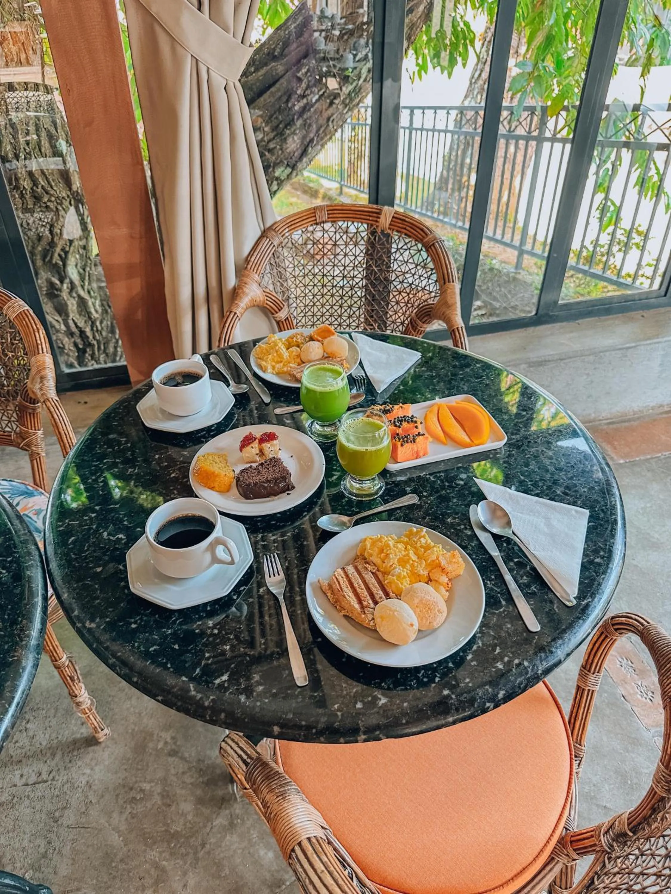 Breakfast in Esquilo Hotel