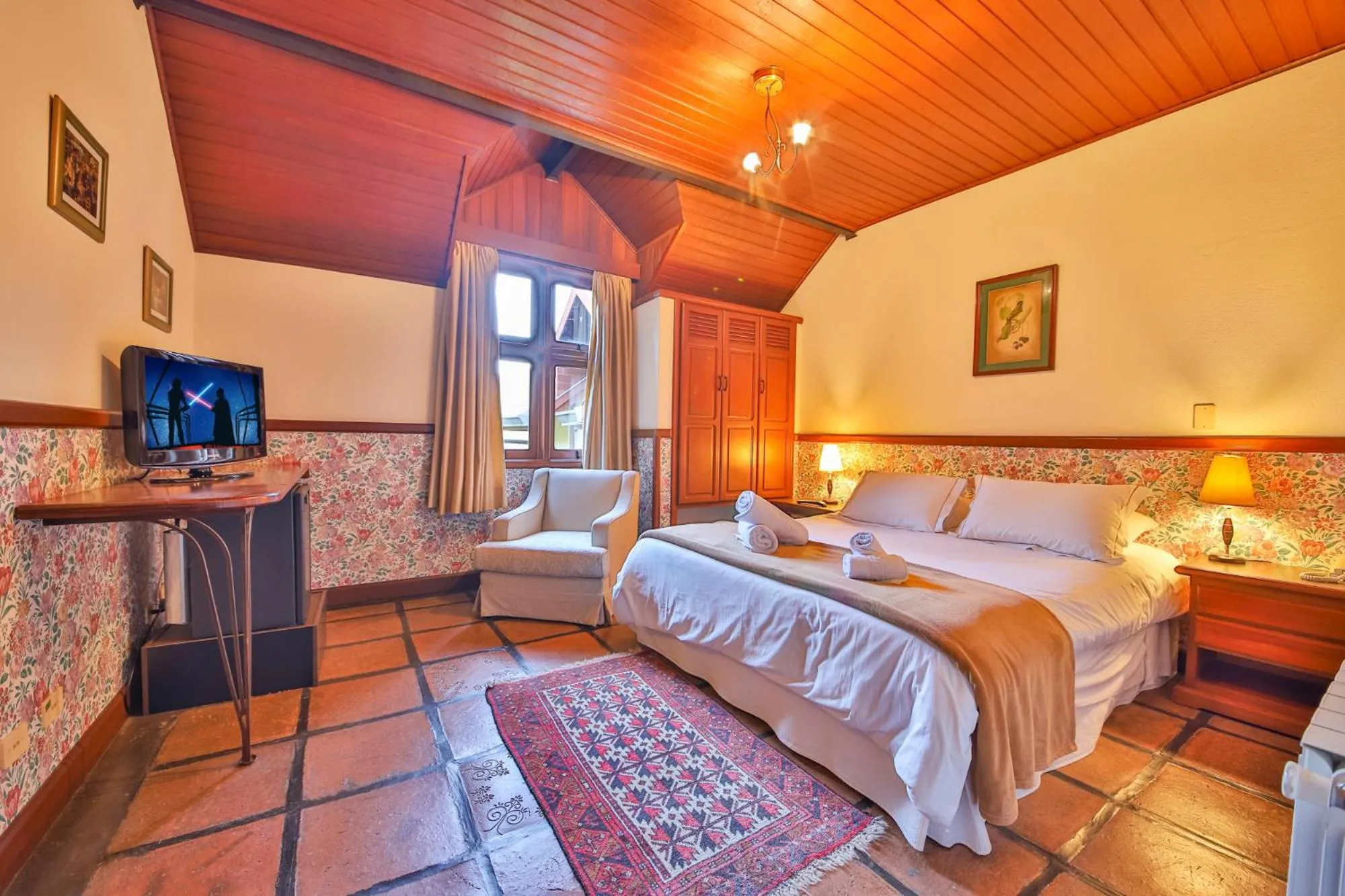 Photo of the whole room, Bed in Esquilo Hotel