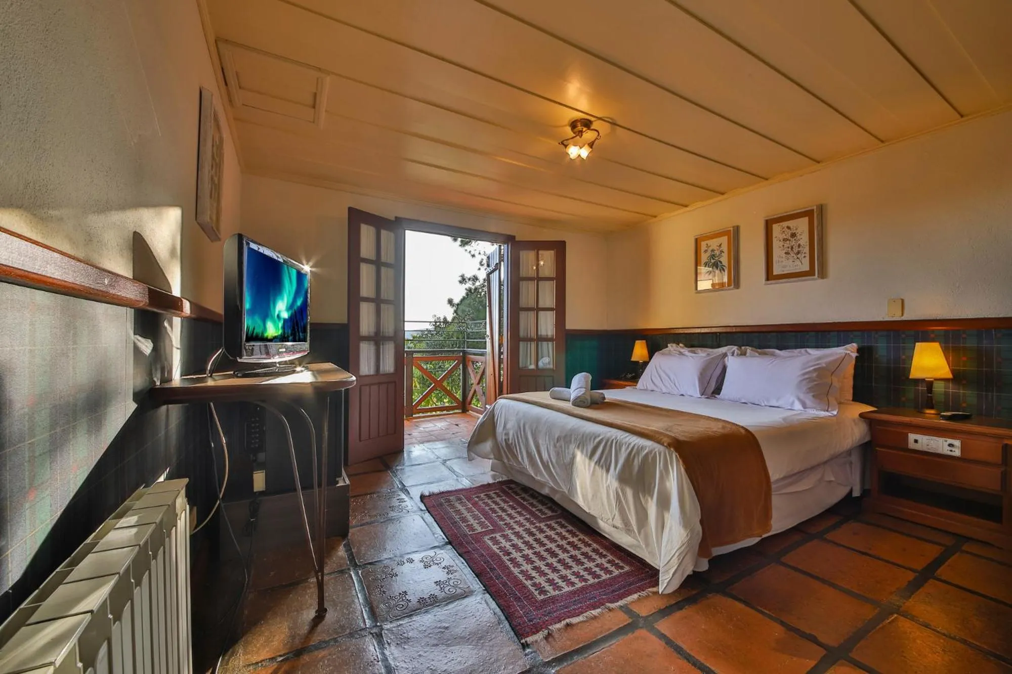 Photo of the whole room, Bed in Esquilo Hotel